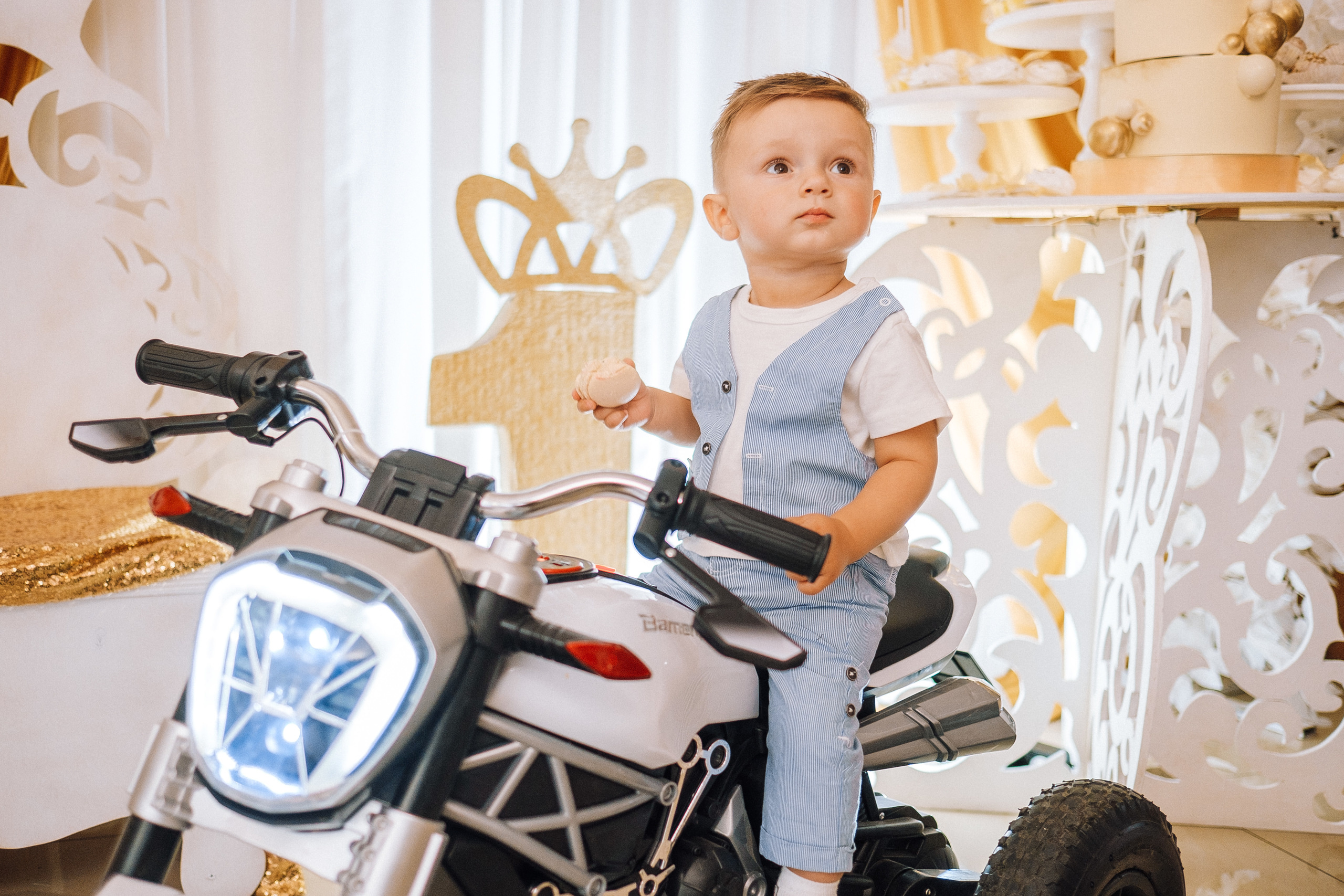 Версаль. Назару 1 рік =). Ivan Skufinsky — wedding and family photographer in Vancouver