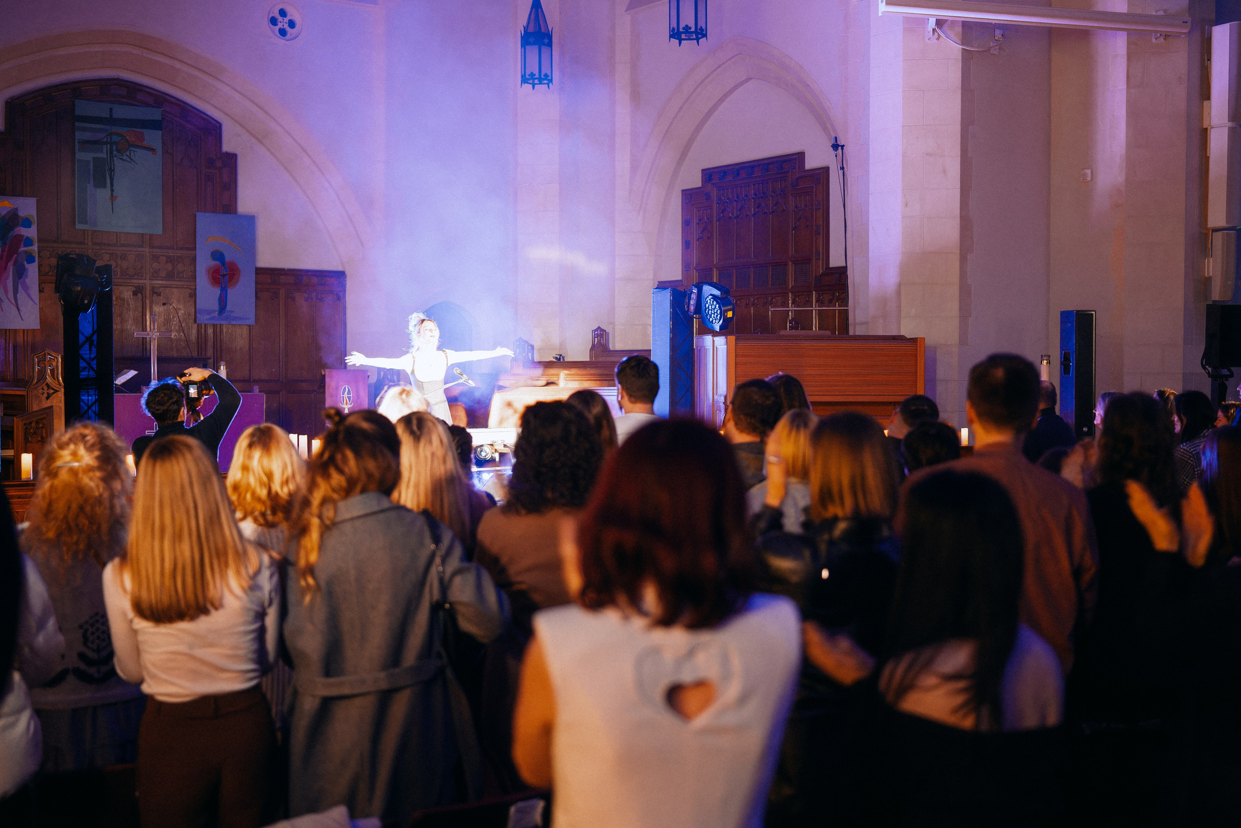 Live concert photography from Vivienne Mort in Vancouver 2025. Ivan Skufinsky — wedding and family photographer in Vancouver