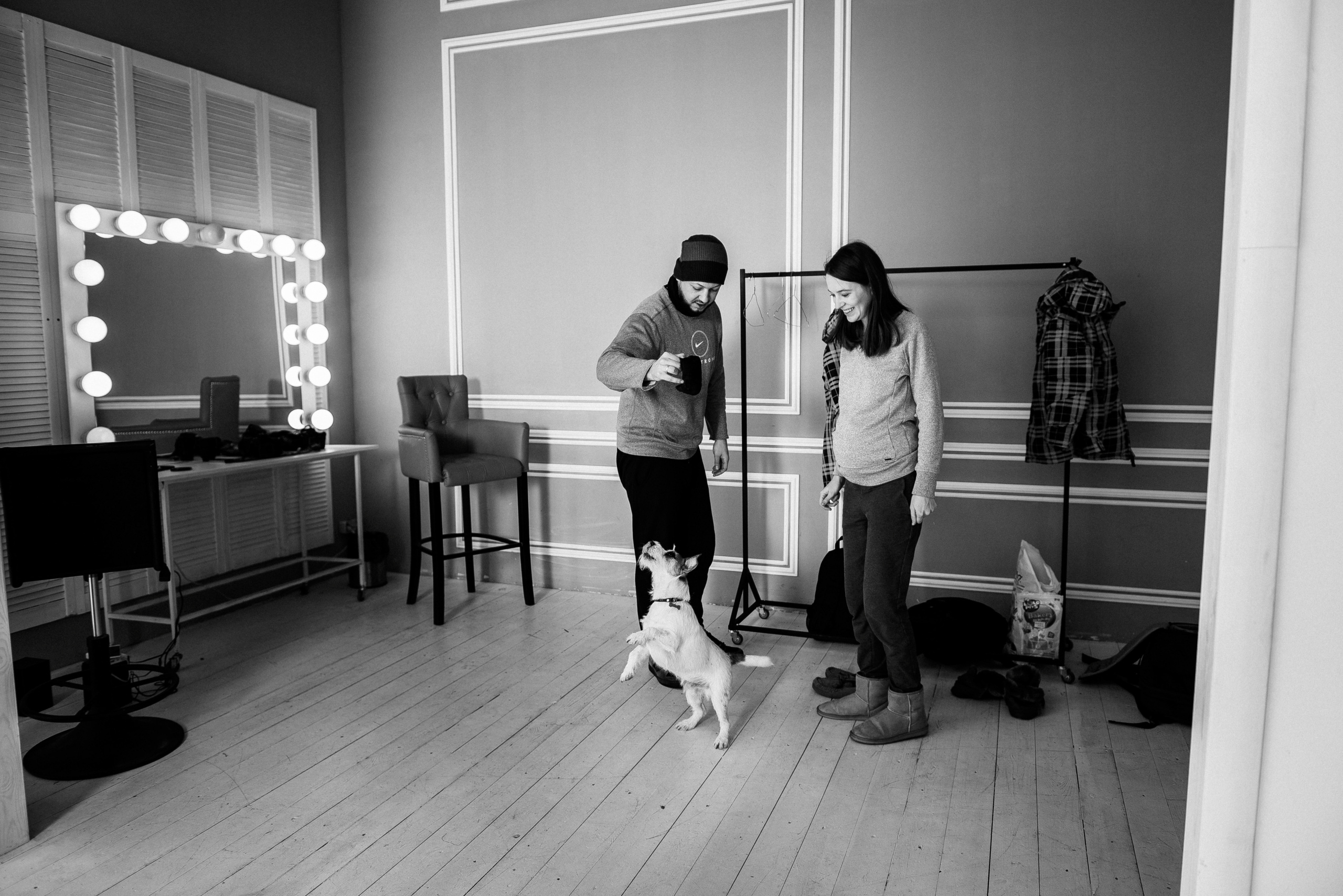 Pregnancy photo session in a photo studio with a dog. Ivan Skufinsky — wedding and family photographer in Vancouver