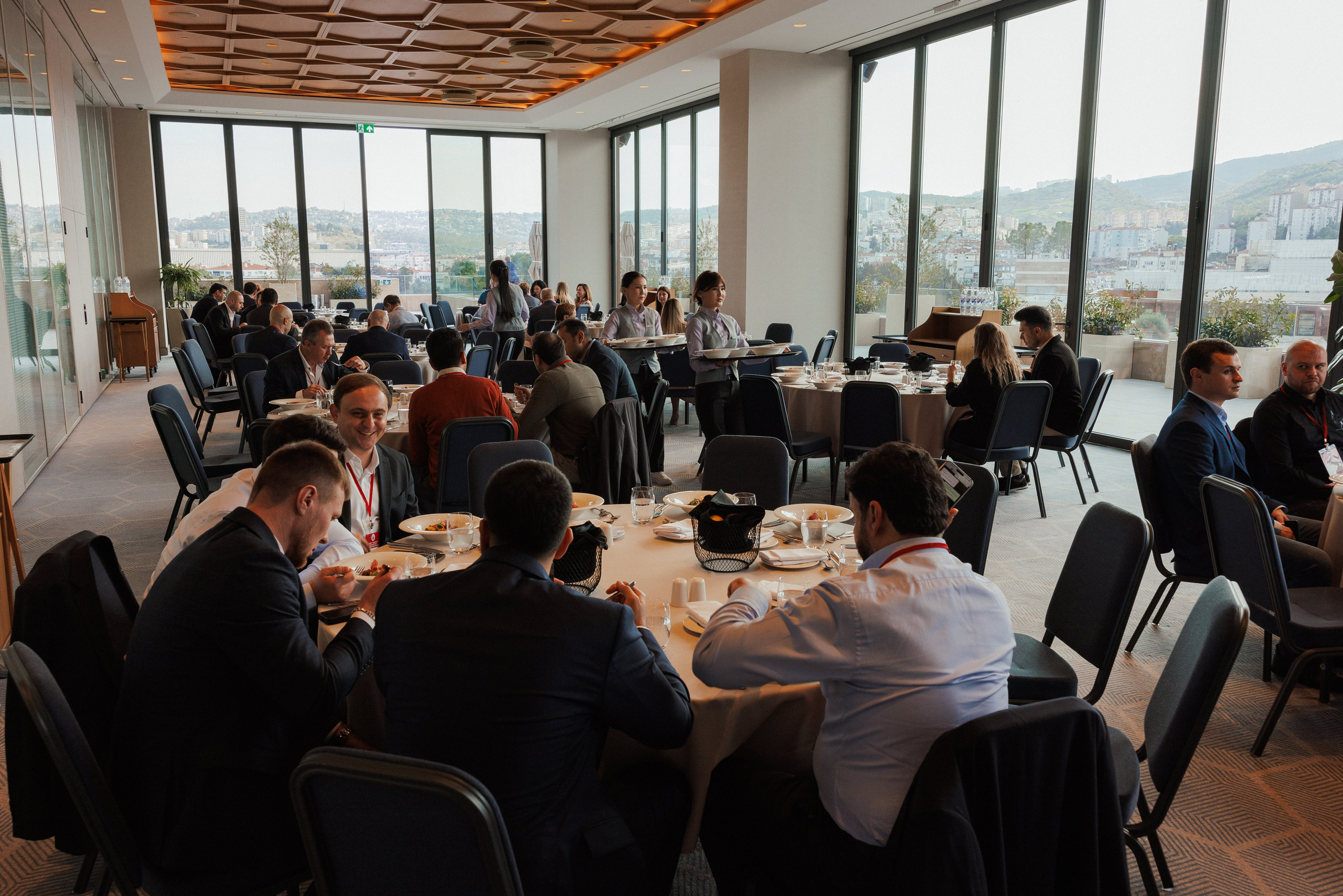 EXECUTIVE RETREAT Izmir Confidence Information Services. Ivan Skufinsky — wedding and family photographer in Vancouver