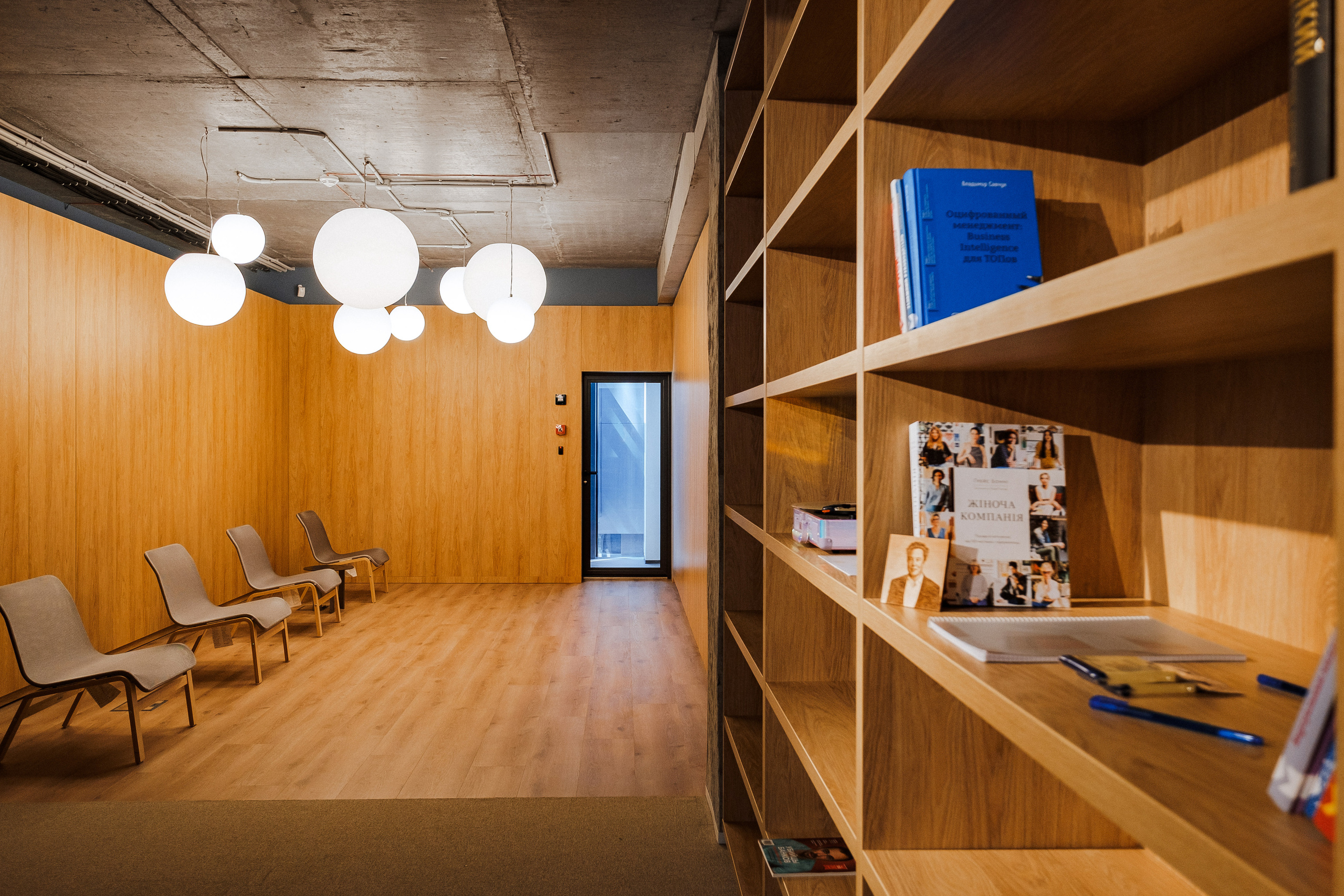 UNIT SYTI B10. Ivan Skufinsky — wedding and family photographer in Vancouver