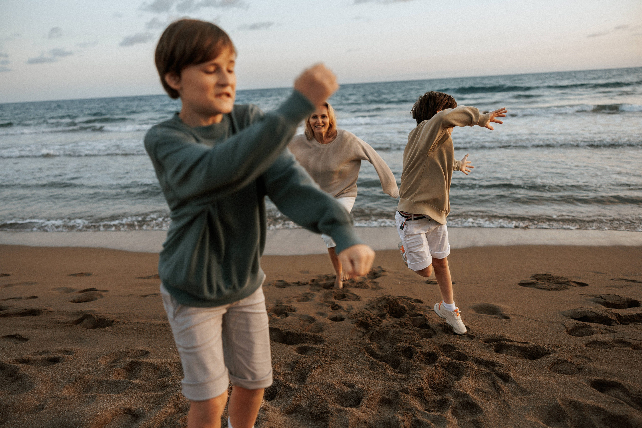 Family photo session on the beach in Vancouver BC Сanada. Twins. Ivan Skufinsky — wedding and family photographer in Vancouver