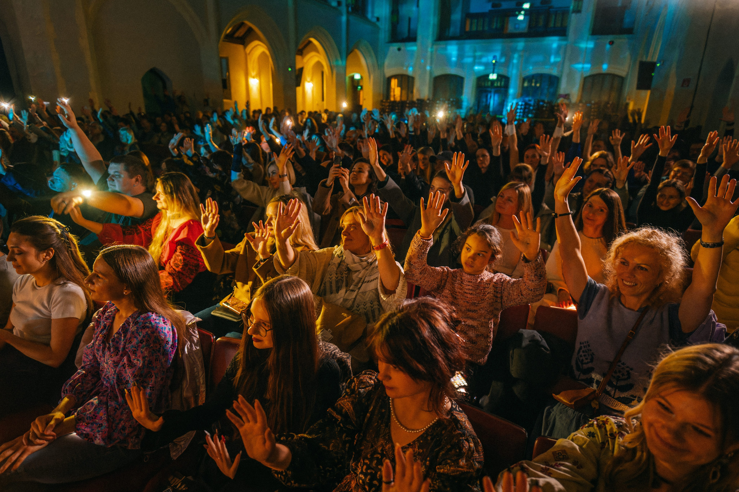 Live concert photography from Vivienne Mort in Vancouver 2025. Ivan Skufinsky — wedding and family photographer in Vancouver