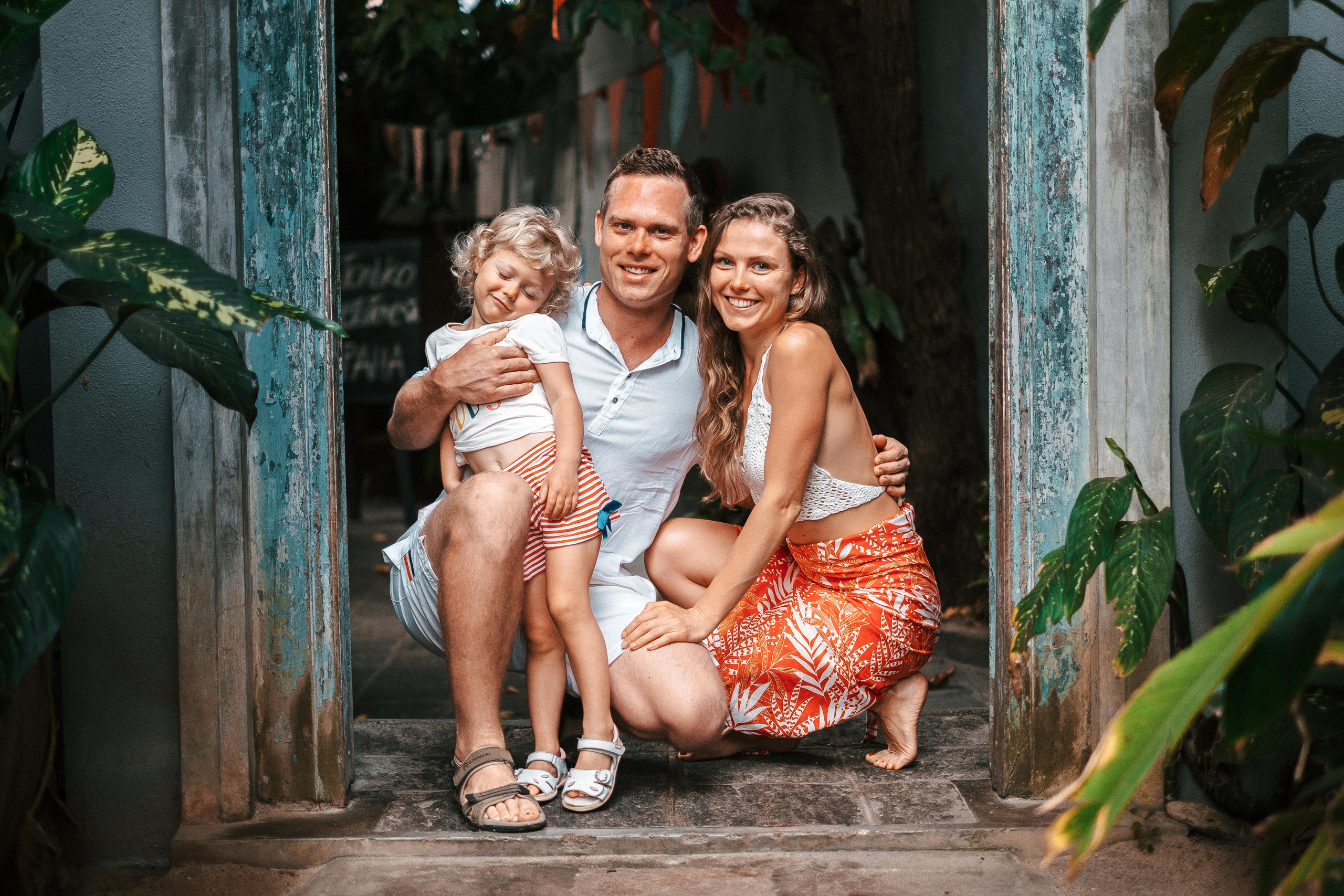 Gena+Katya+Liza Dalavella beach. Ivan Skufinsky — wedding and family photographer in Vancouver