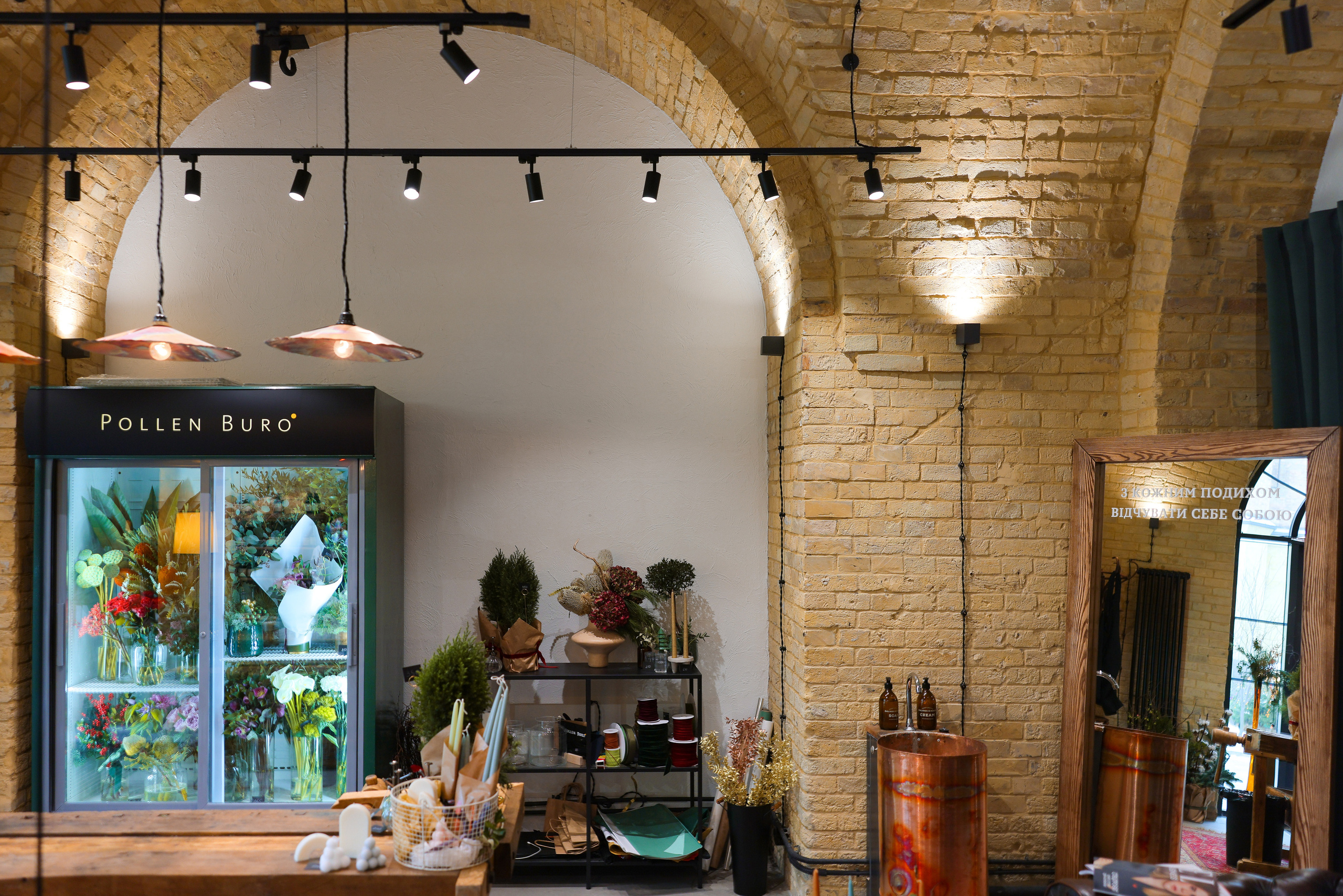 PERFUMERIE ZIELINSKI & ROZEN. Ivan Skufinsky — wedding and family photographer in Vancouver