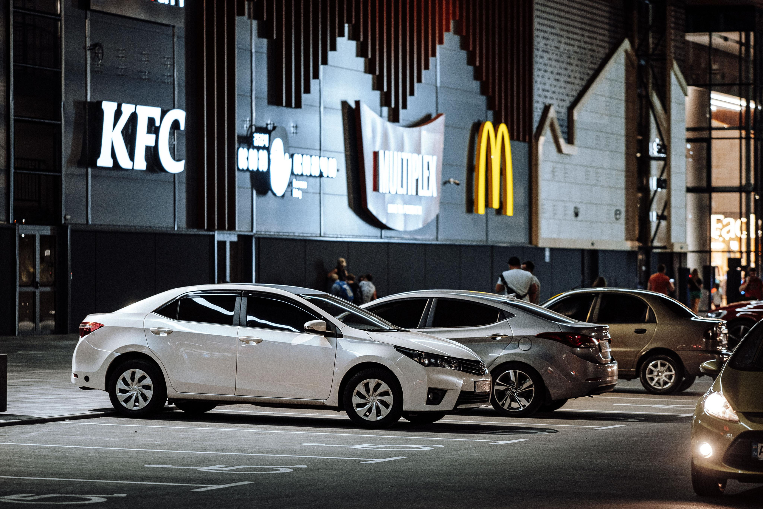 EXTERIER RETROVILLE. Ivan Skufinsky — wedding and family photographer in Vancouver