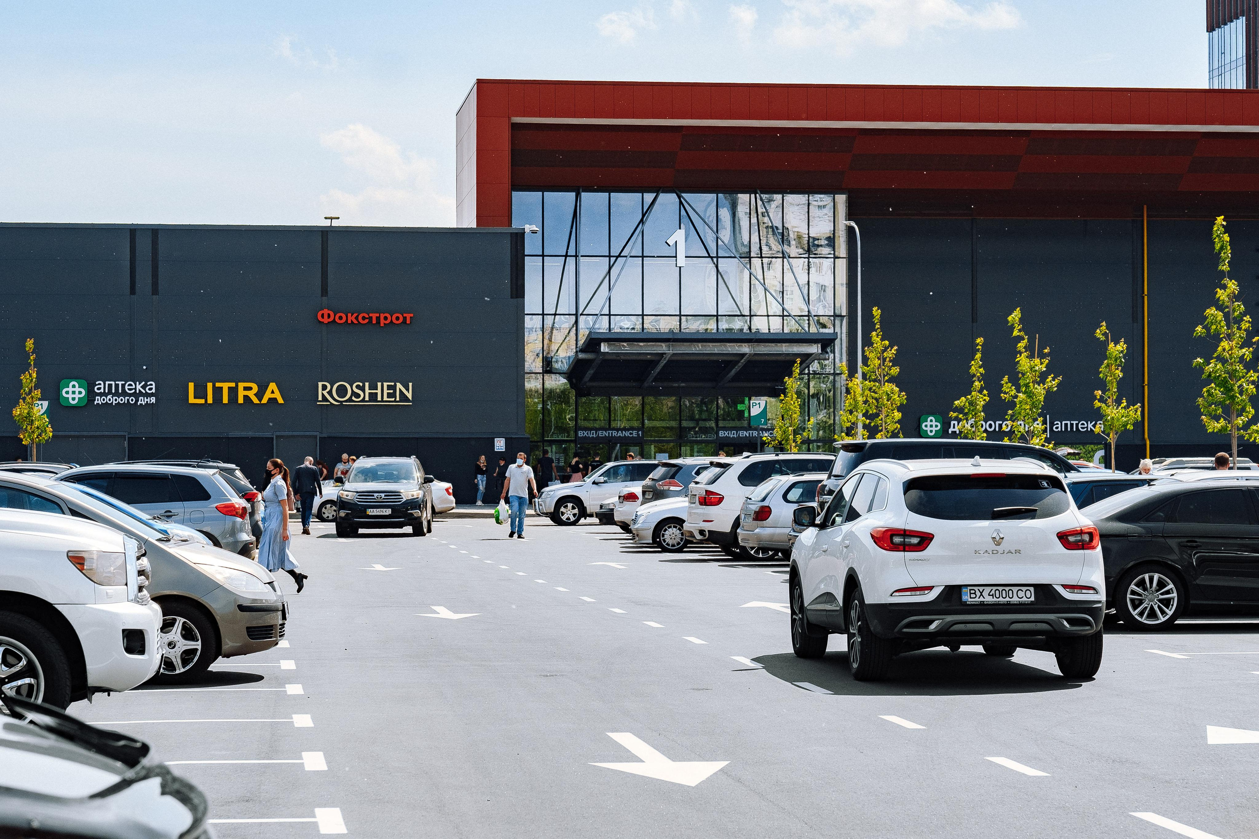 EXTERIER RETROVILLE. Ivan Skufinsky — wedding and family photographer in Vancouver