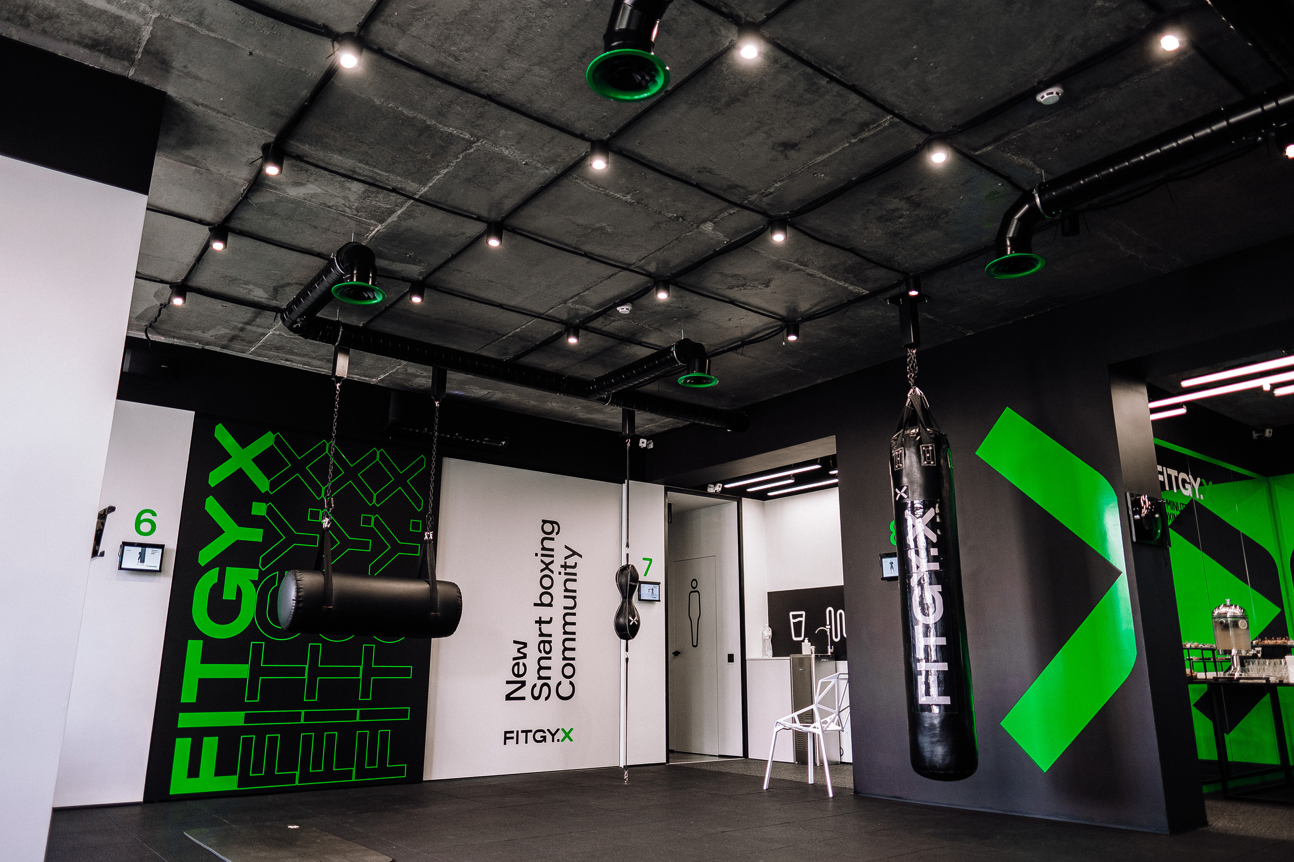 FitgyX контент 1 интерьер. Ivan Skufinsky — wedding and family photographer in Vancouver