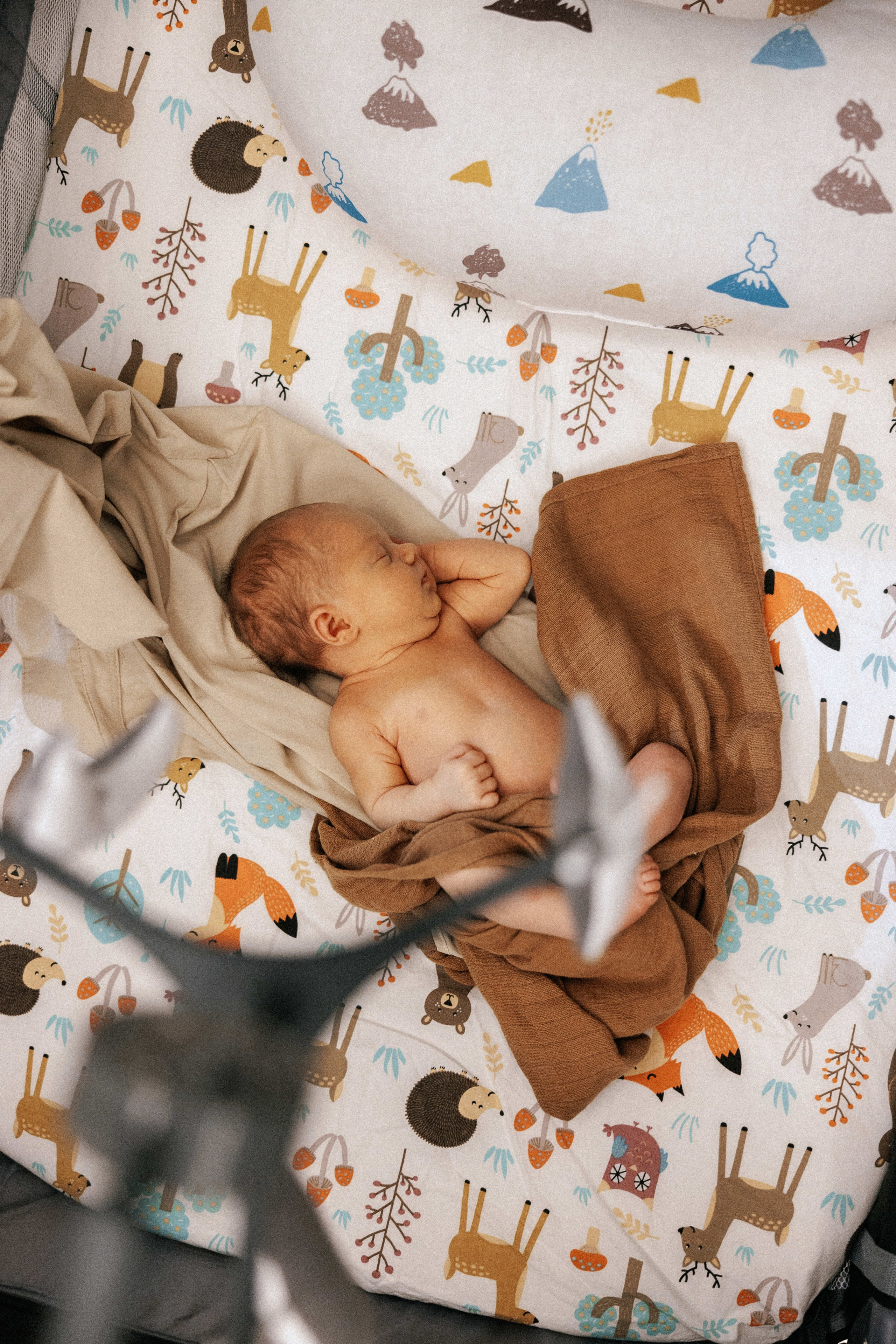 Family photo session at home. home family photo session with a newborn. Ivan Skufinsky — wedding and family photographer in Vancouver