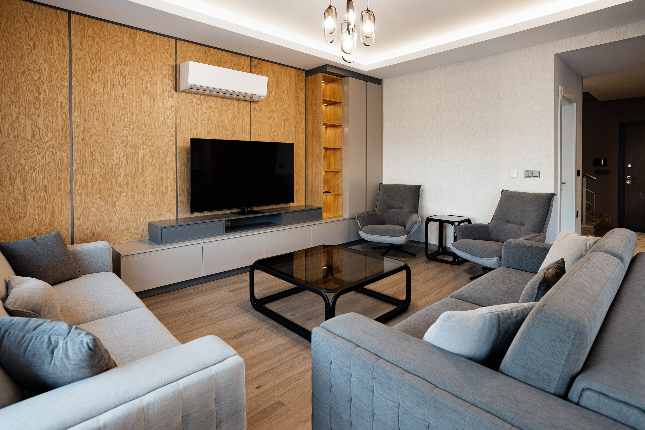 Real estate photographer in Vancouver Burnaby Richmond. Ivan Skufinsky — wedding and family photographer in Vancouver