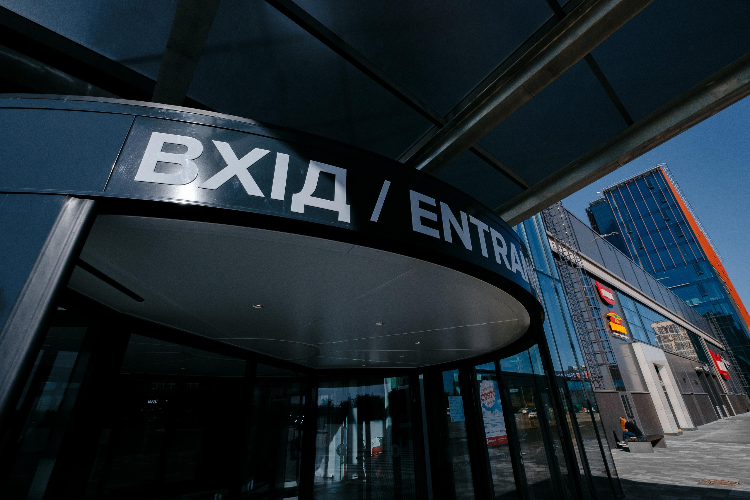 EXTERIER RETROVILLE. Ivan Skufinsky — wedding and family photographer in Vancouver