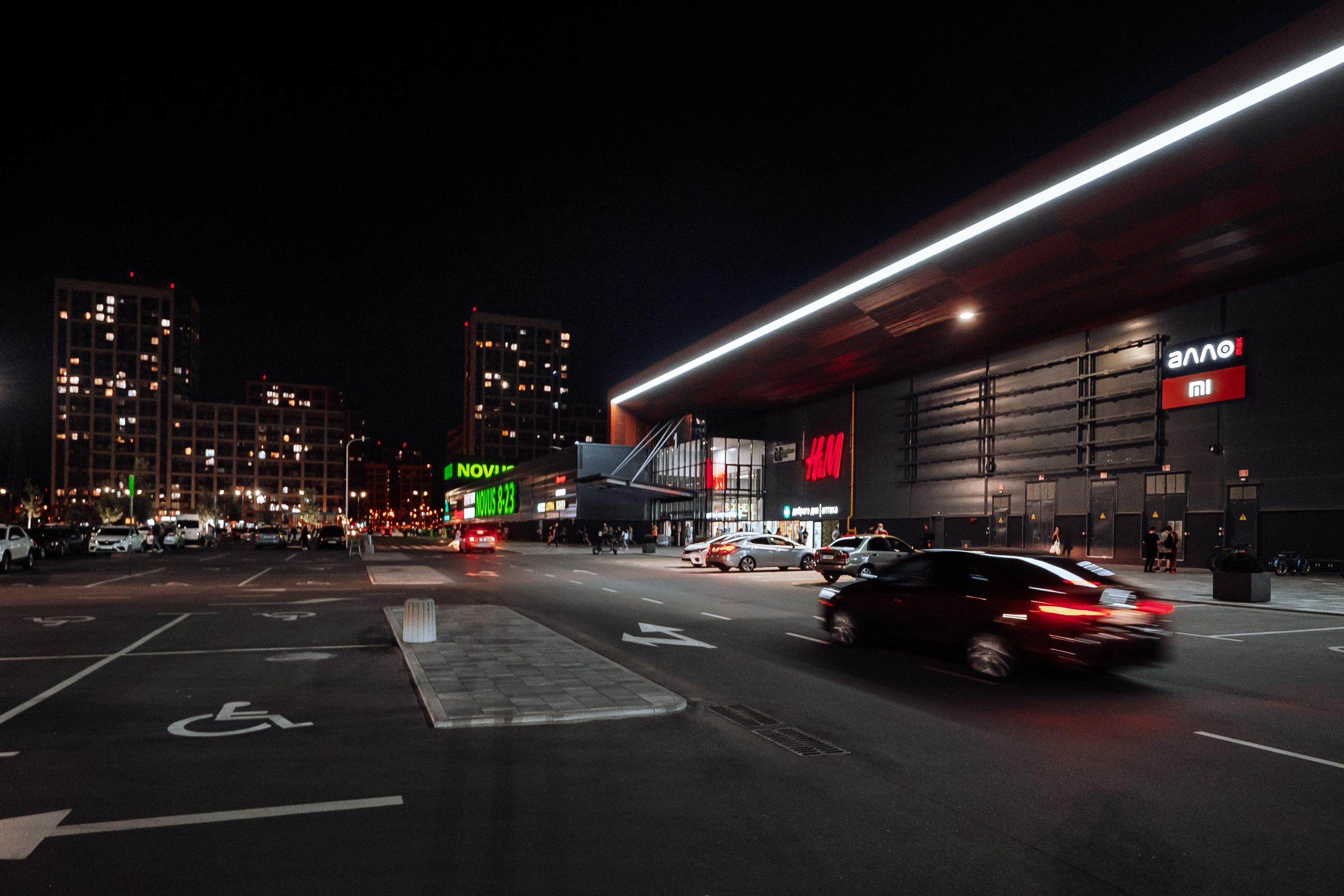 EXTERIER RETROVILLE. Ivan Skufinsky — wedding and family photographer in Vancouver