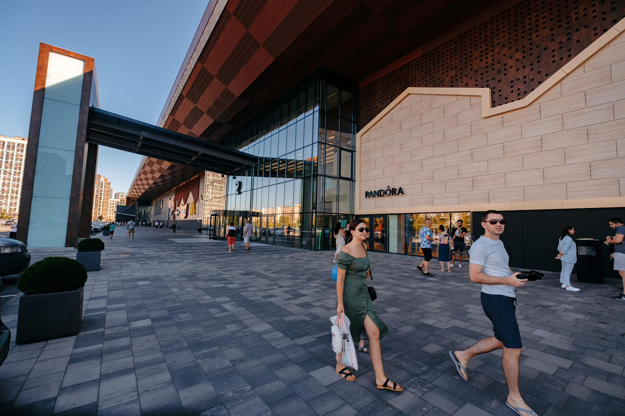 EXTERIER RETROVILLE. Ivan Skufinsky — wedding and family photographer in Vancouver