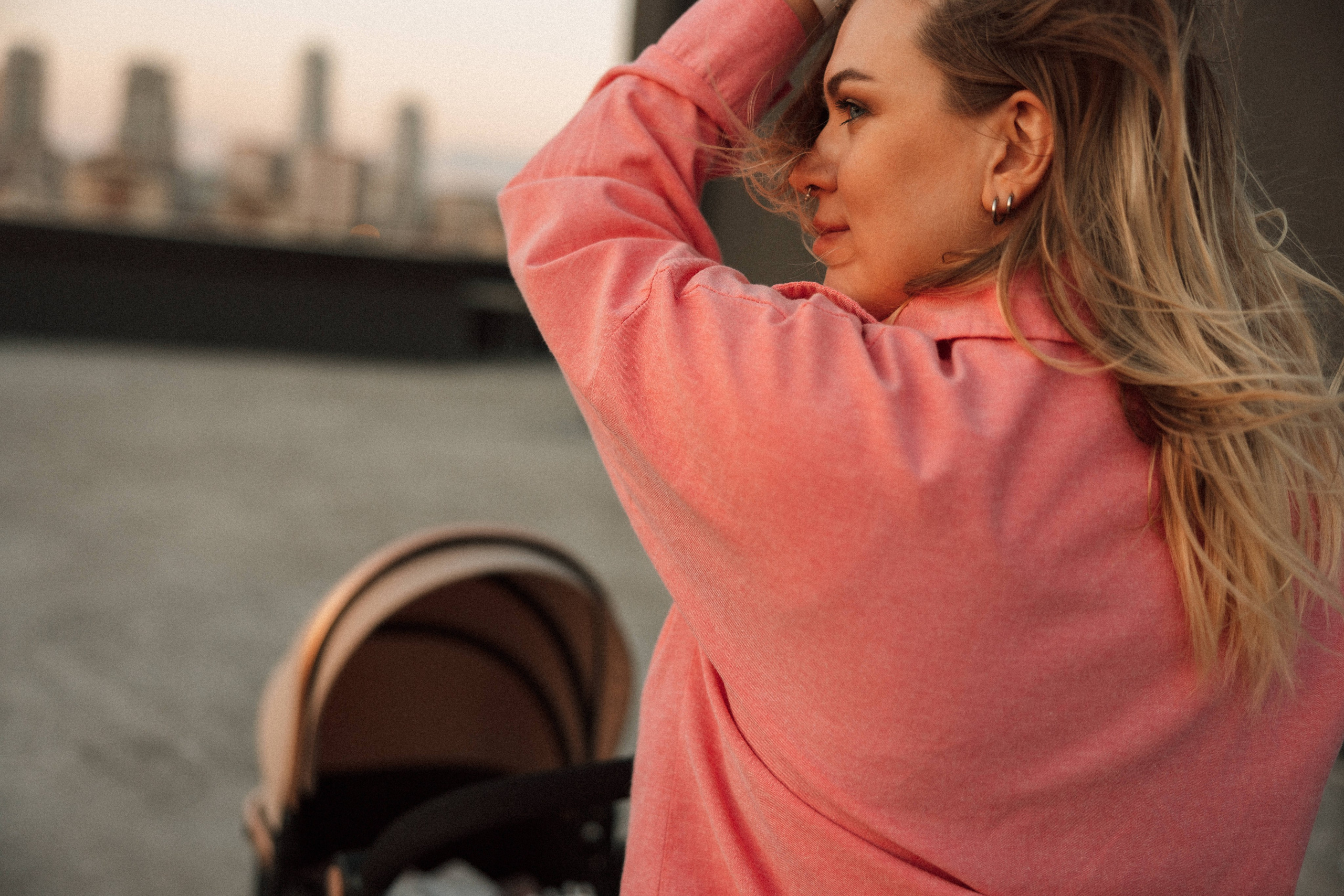 Family photo session at home. home family photo session with a newborn. Ivan Skufinsky — wedding and family photographer in Vancouver