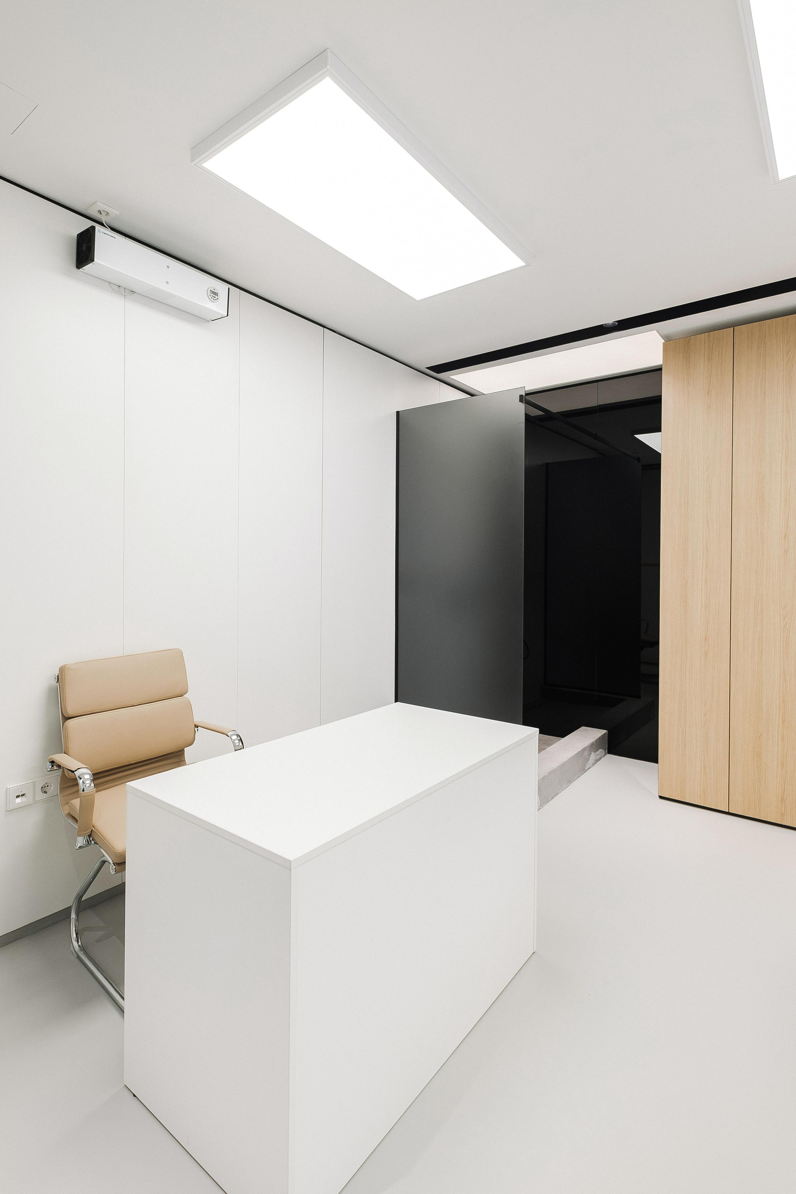 BEAUTY SAIOON OI. Ivan Skufinsky — wedding and family photographer in Vancouver