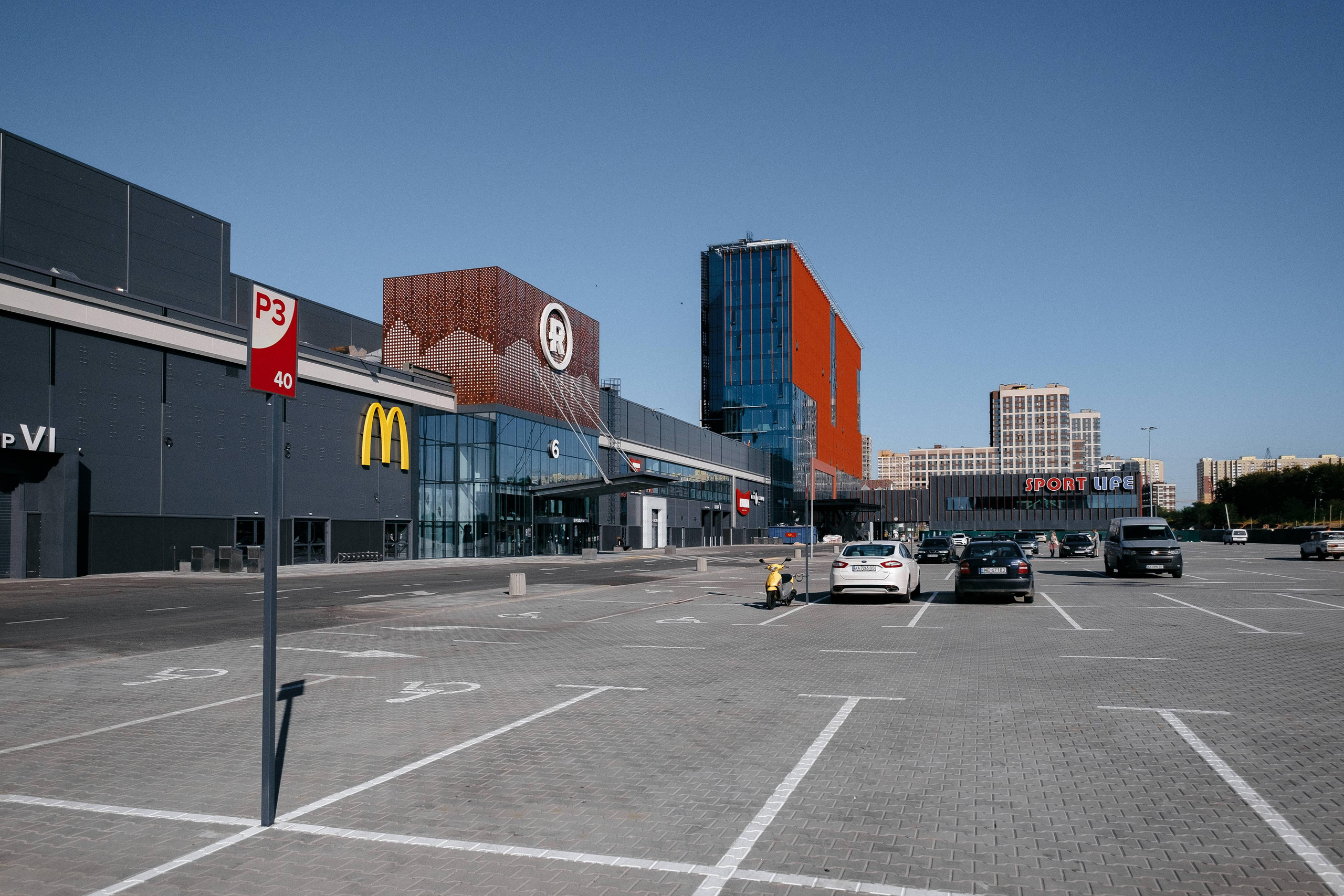 EXTERIER RETROVILLE. Ivan Skufinsky — wedding and family photographer in Vancouver