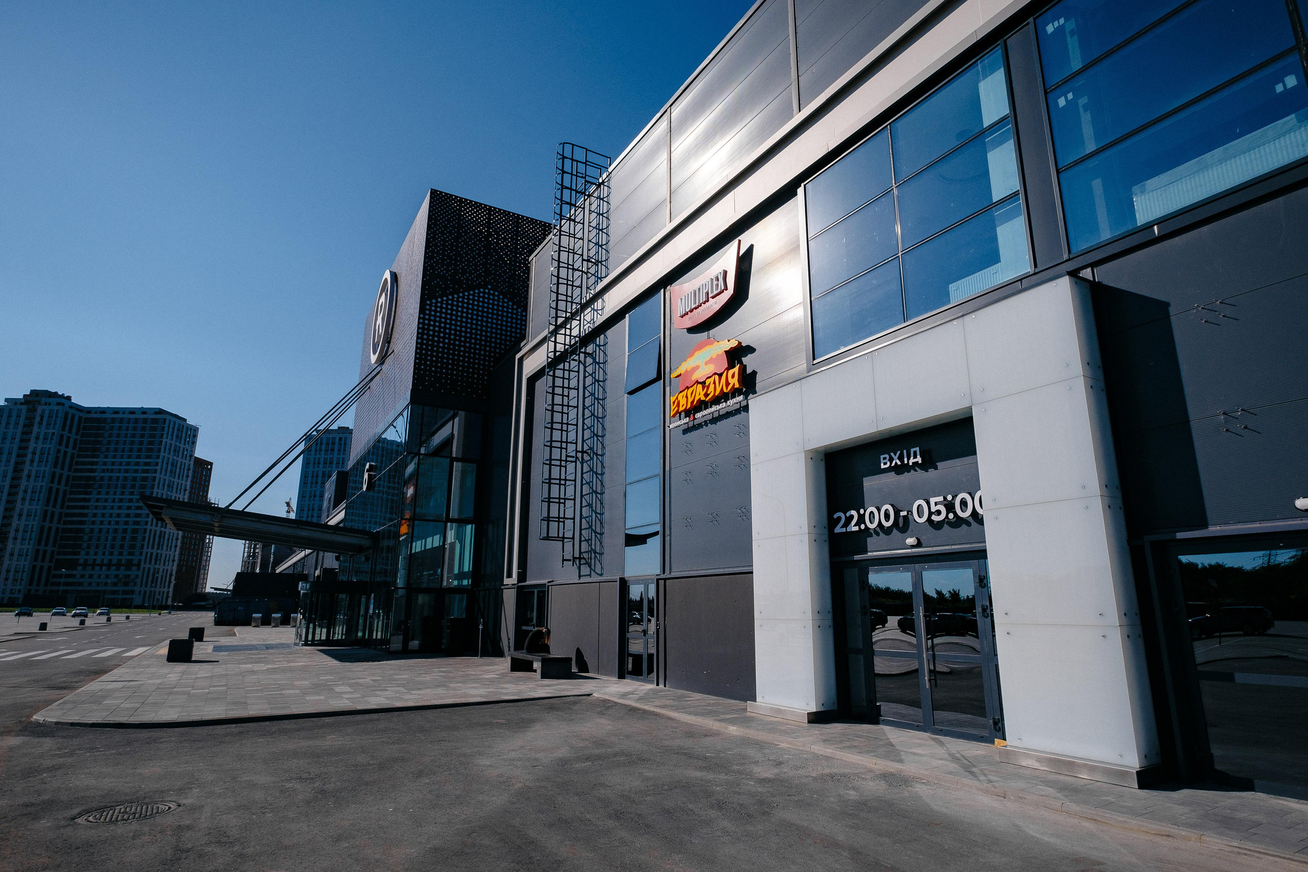 EXTERIER RETROVILLE. Ivan Skufinsky — wedding and family photographer in Vancouver