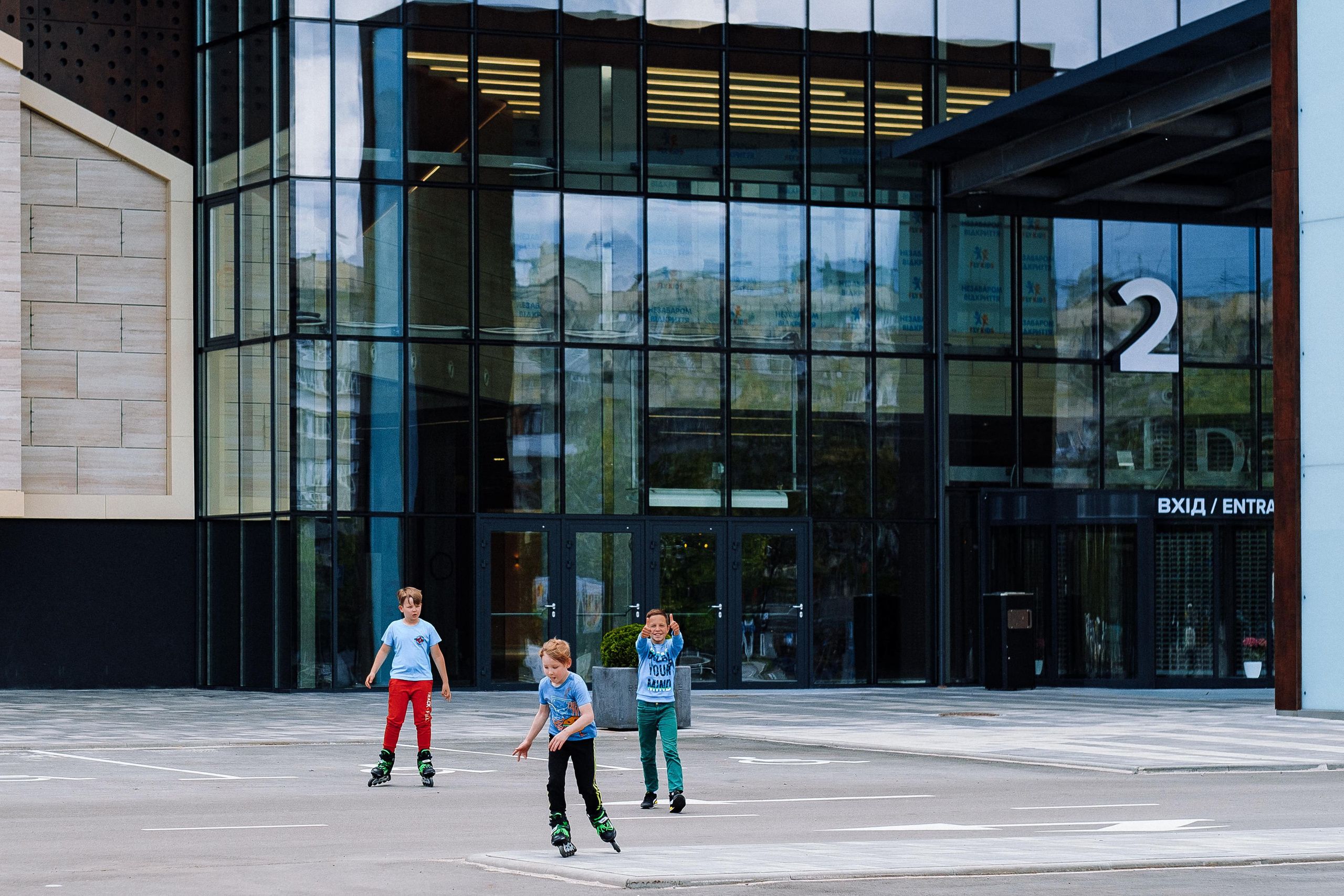 EXTERIER RETROVILLE. Ivan Skufinsky — wedding and family photographer in Vancouver