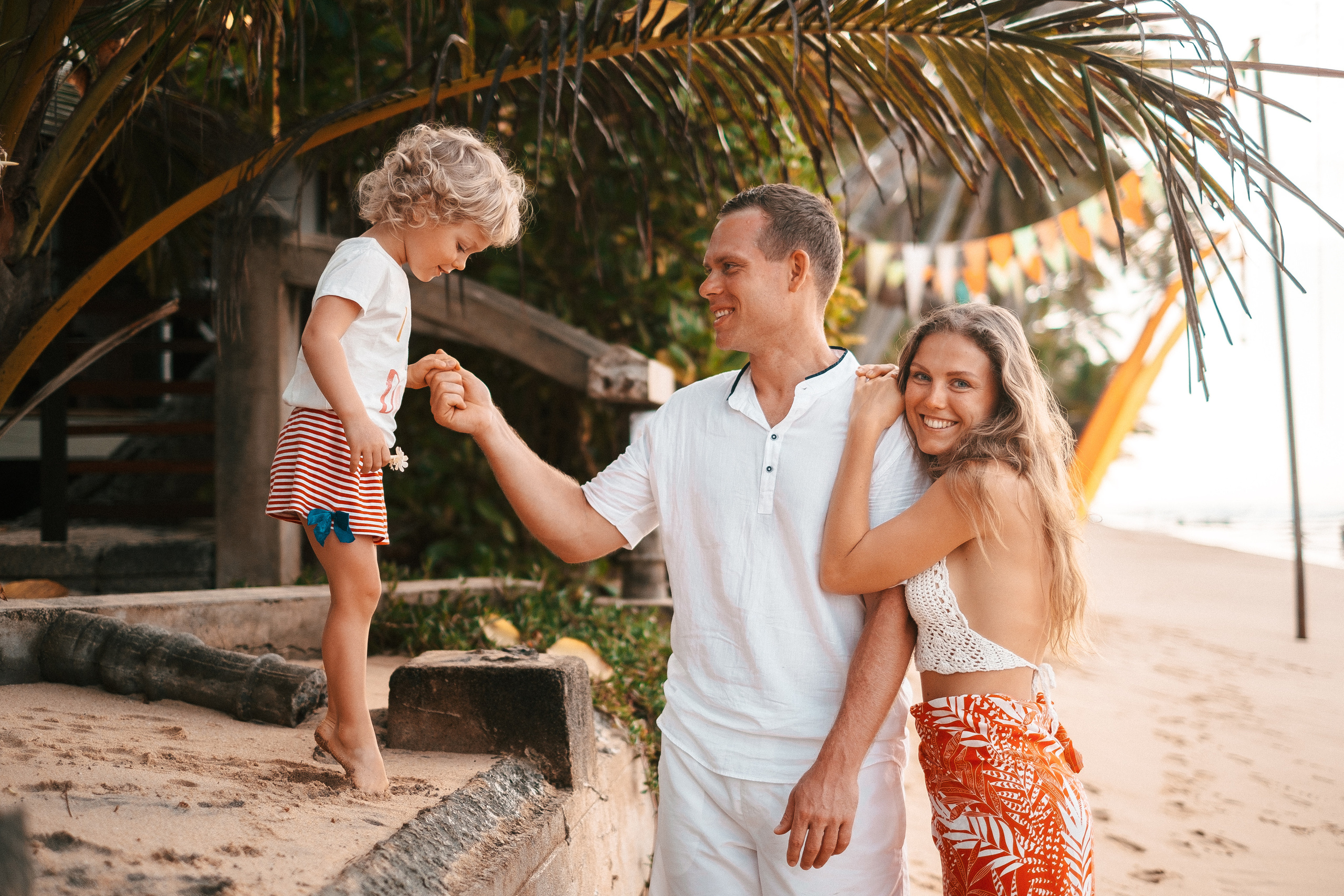 Gena+Katya+Liza Dalavella beach. Ivan Skufinsky — wedding and family photographer in Vancouver