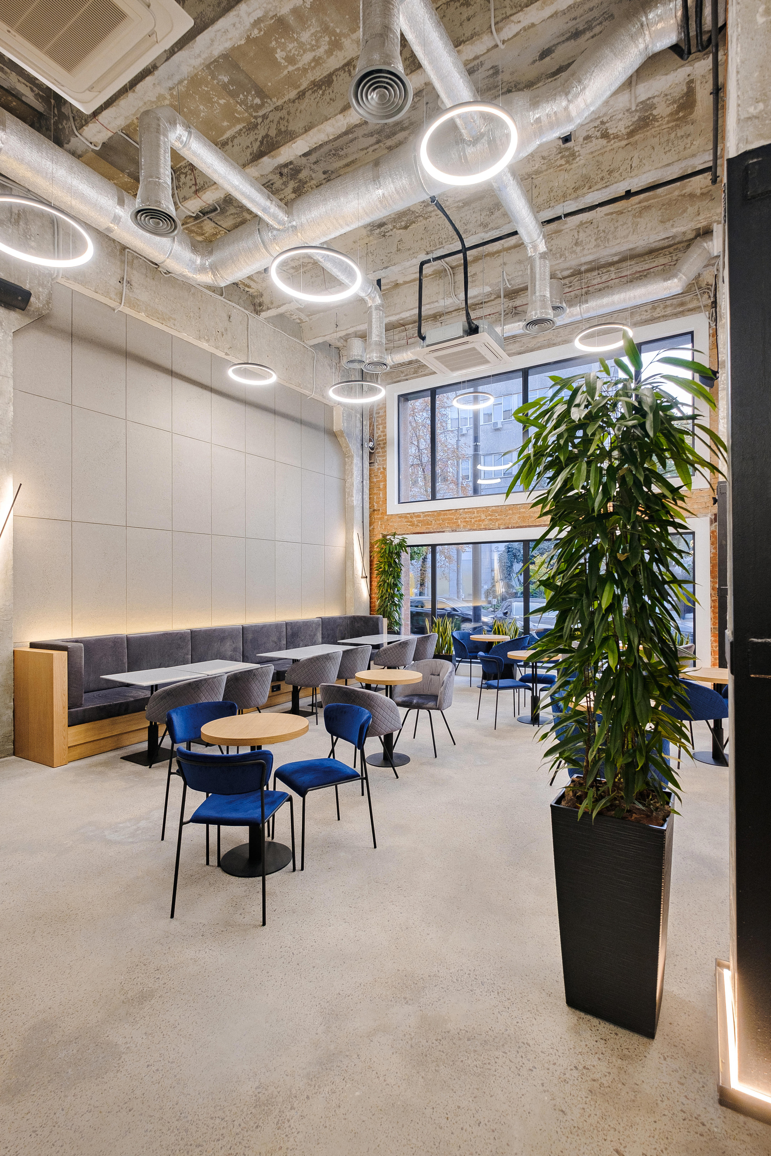 COFFEE HOUSE ТУТ БУДЕ. Ivan Skufinsky — wedding and family photographer in Vancouver