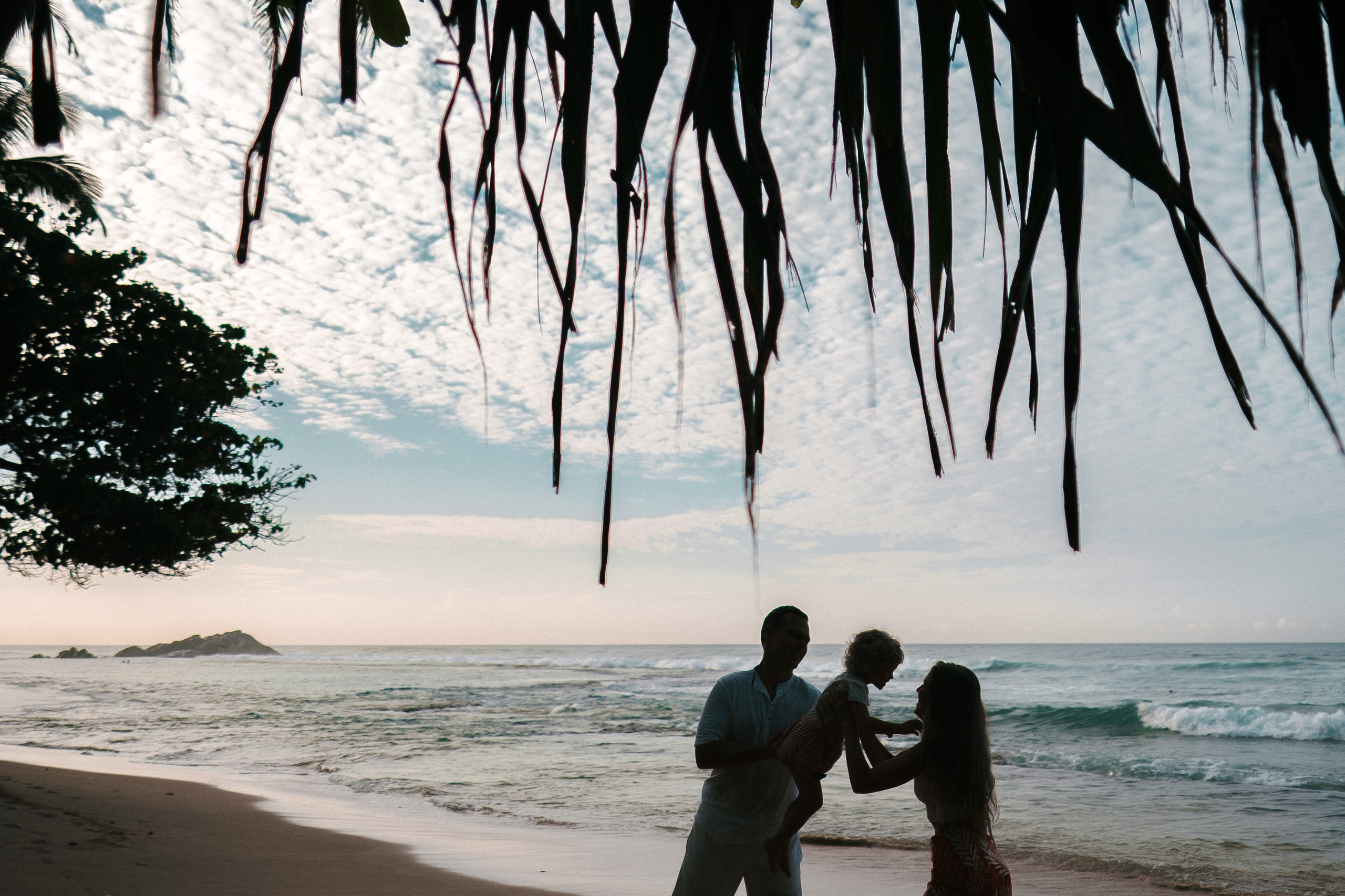 Gena+Katya+Liza Dalavella beach. Ivan Skufinsky — wedding and family photographer in Vancouver