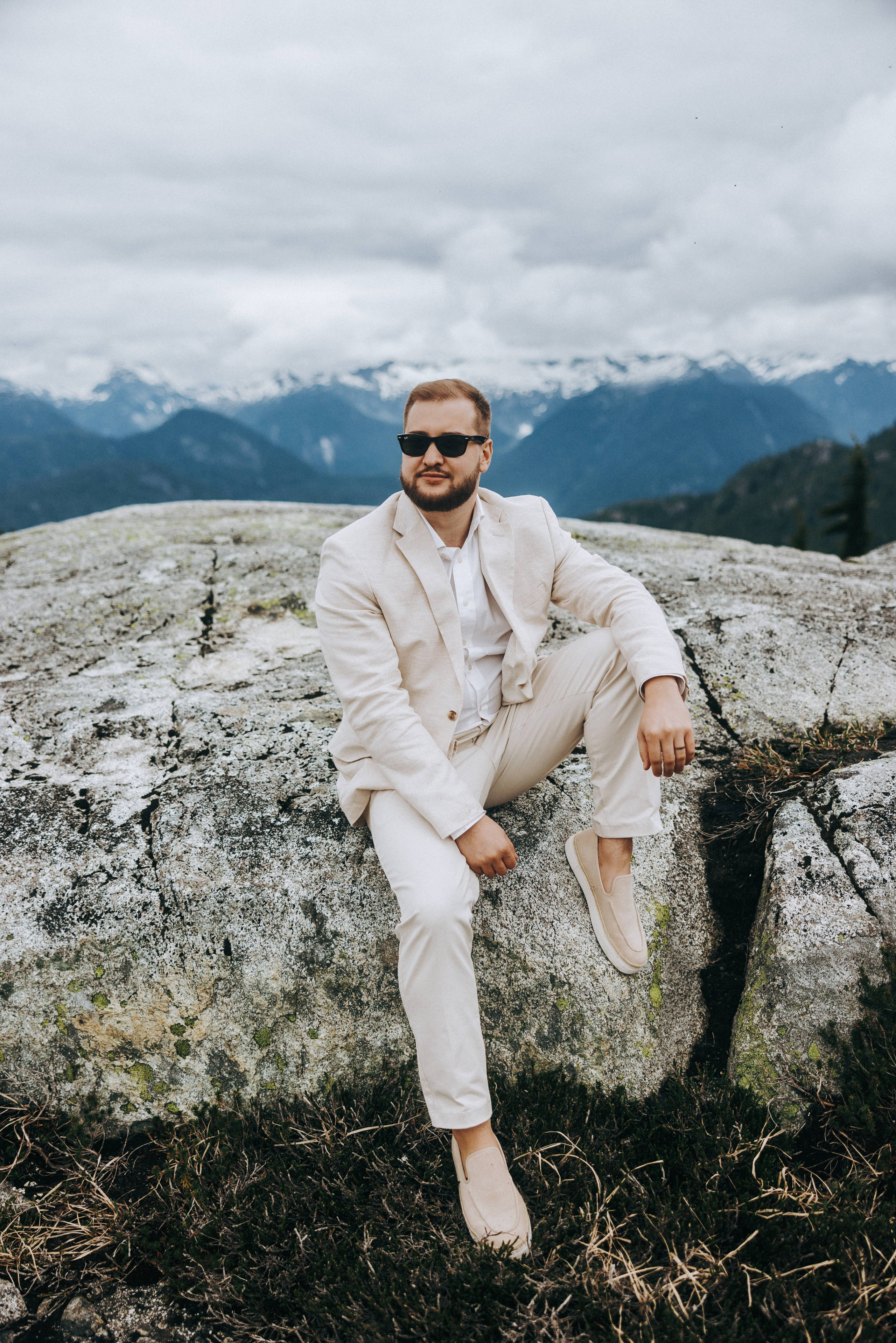 Sky-High Love: Stunning Vancouver Mountain Wedding Shoot by Helicopter. Ivan Skufinsky — wedding and family photographer in Vancouver