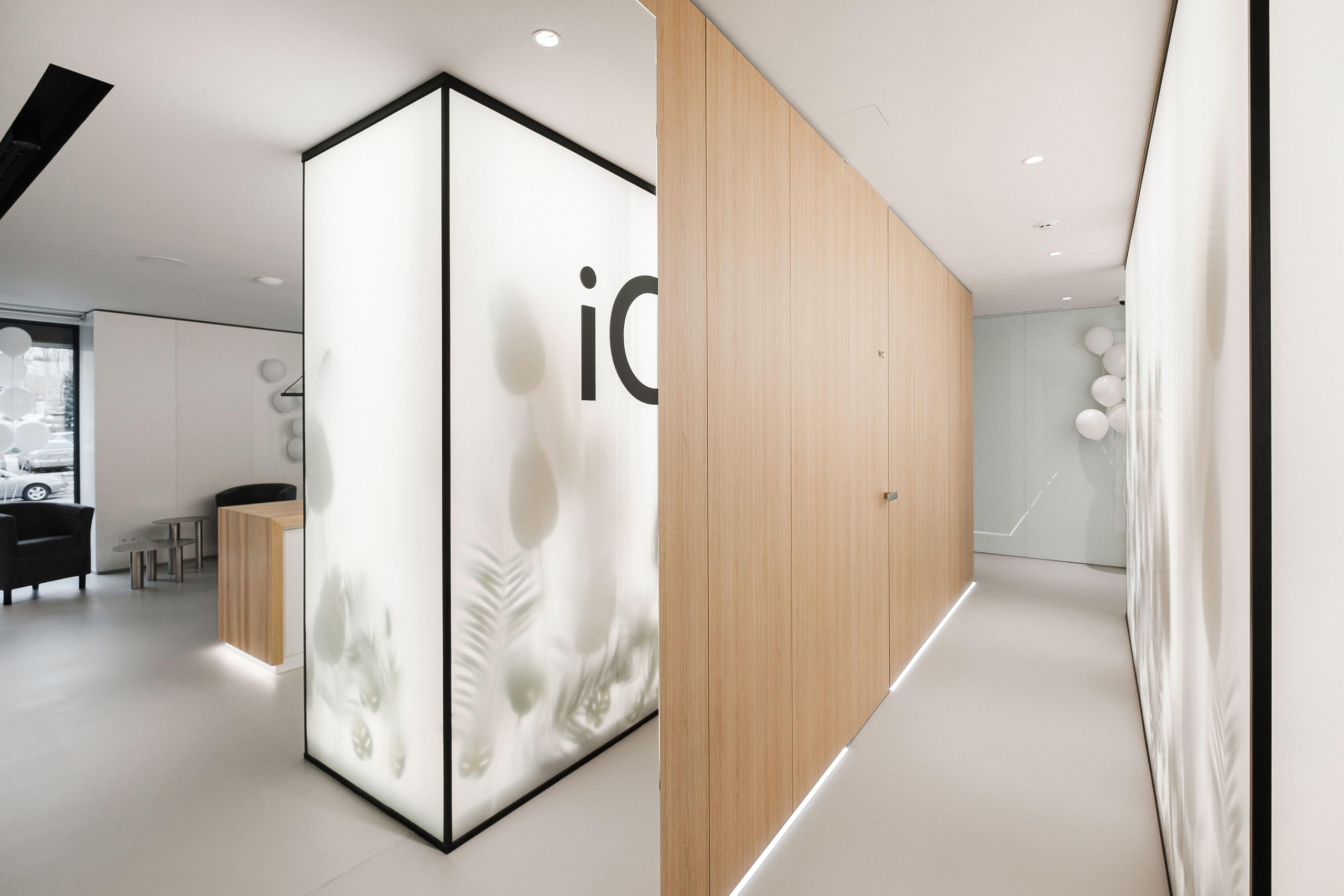 BEAUTY SAIOON OI. Ivan Skufinsky — wedding and family photographer in Vancouver