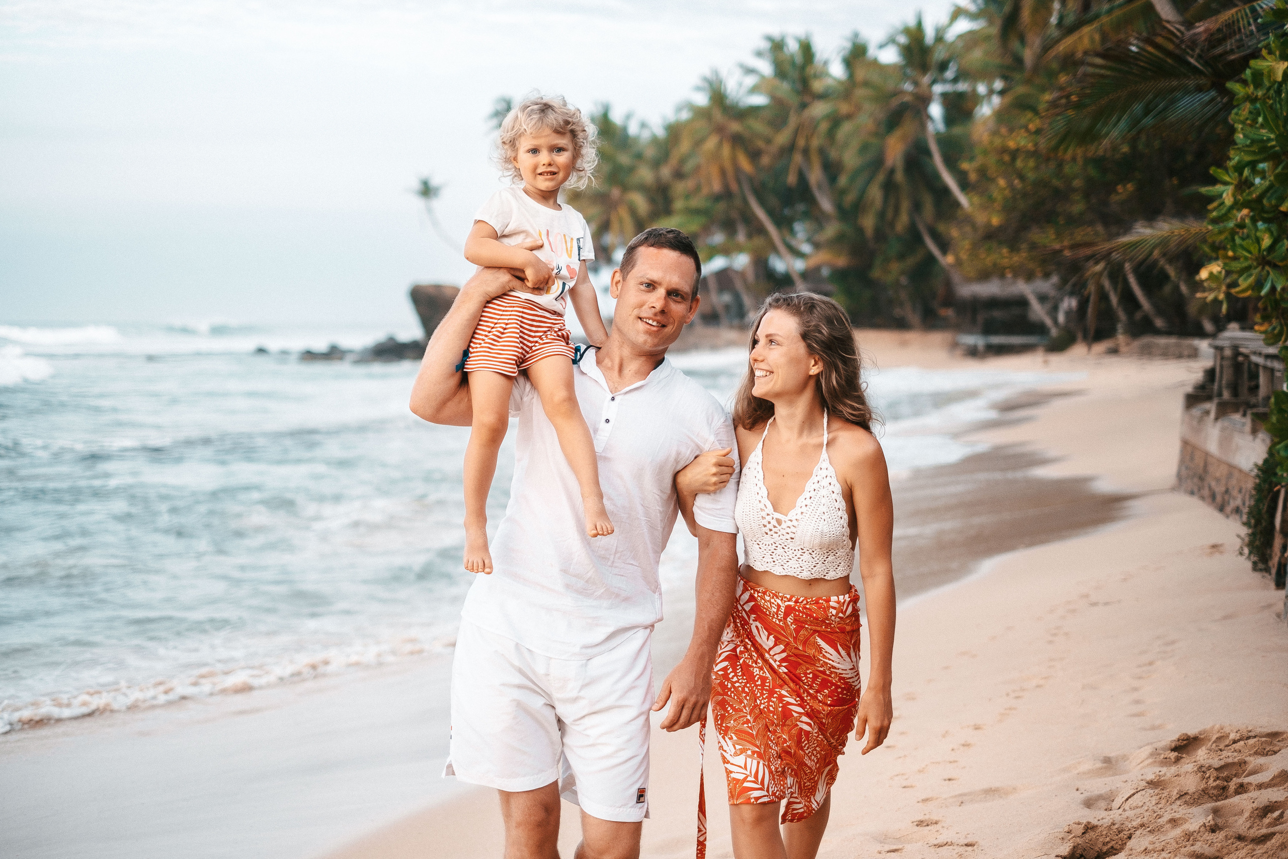 Gena+Katya+Liza Dalavella beach. Ivan Skufinsky — wedding and family photographer in Vancouver