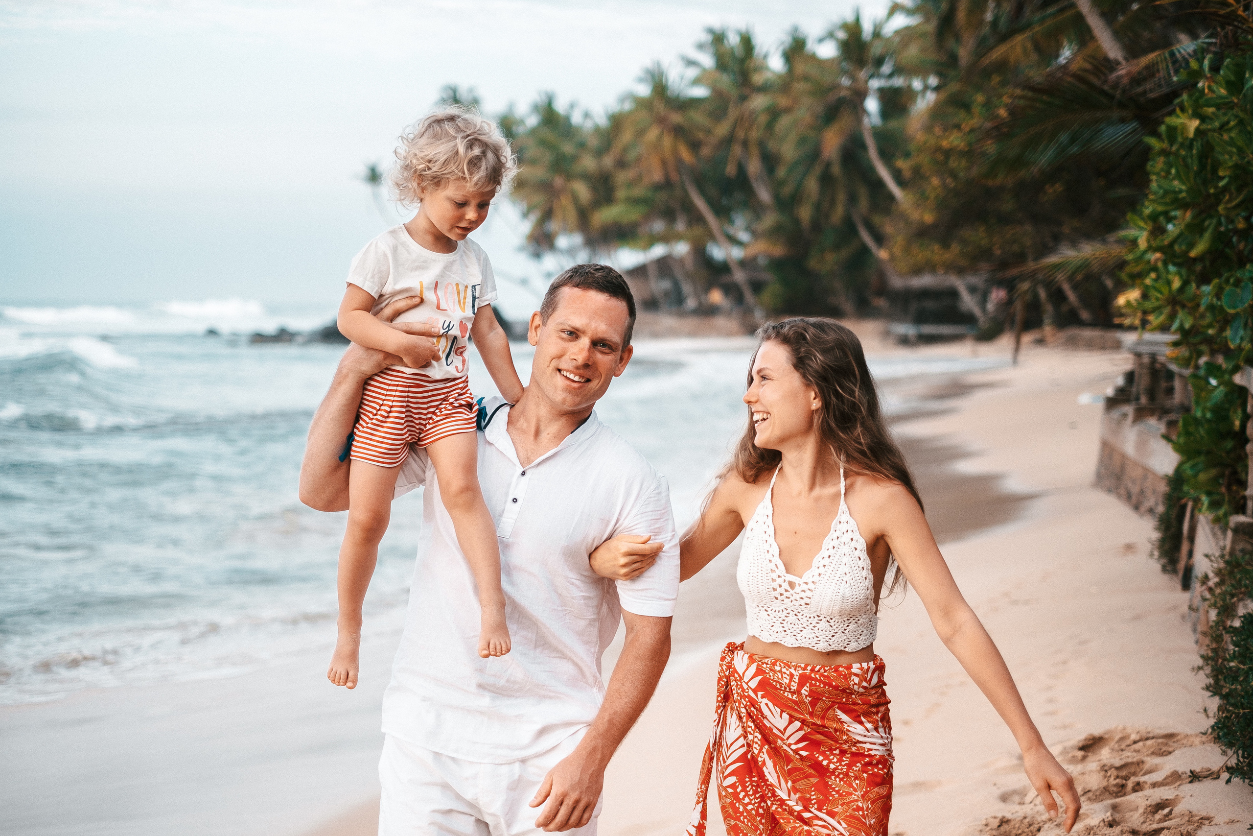 Gena+Katya+Liza Dalavella beach. Ivan Skufinsky — wedding and family photographer in Vancouver