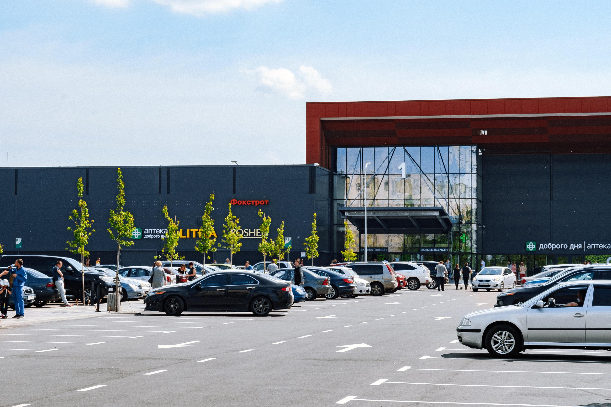 EXTERIER RETROVILLE. Ivan Skufinsky — wedding and family photographer in Vancouver