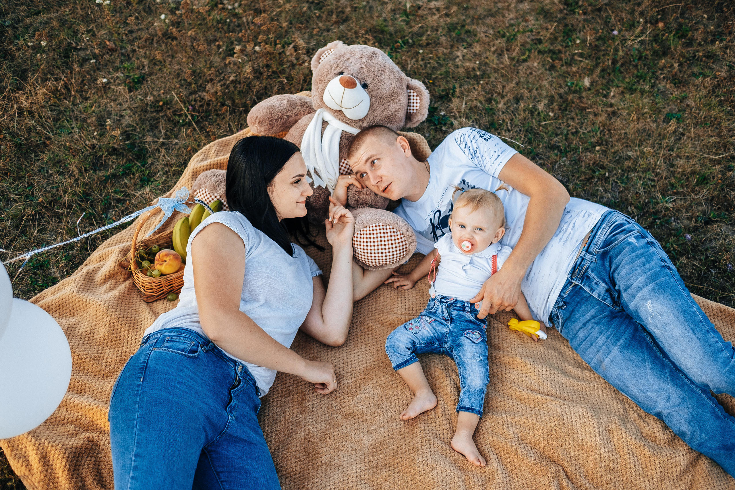 FamilyStory 1year (Lilia Sergey Maria). Ivan Skufinsky — wedding and family photographer in Vancouver