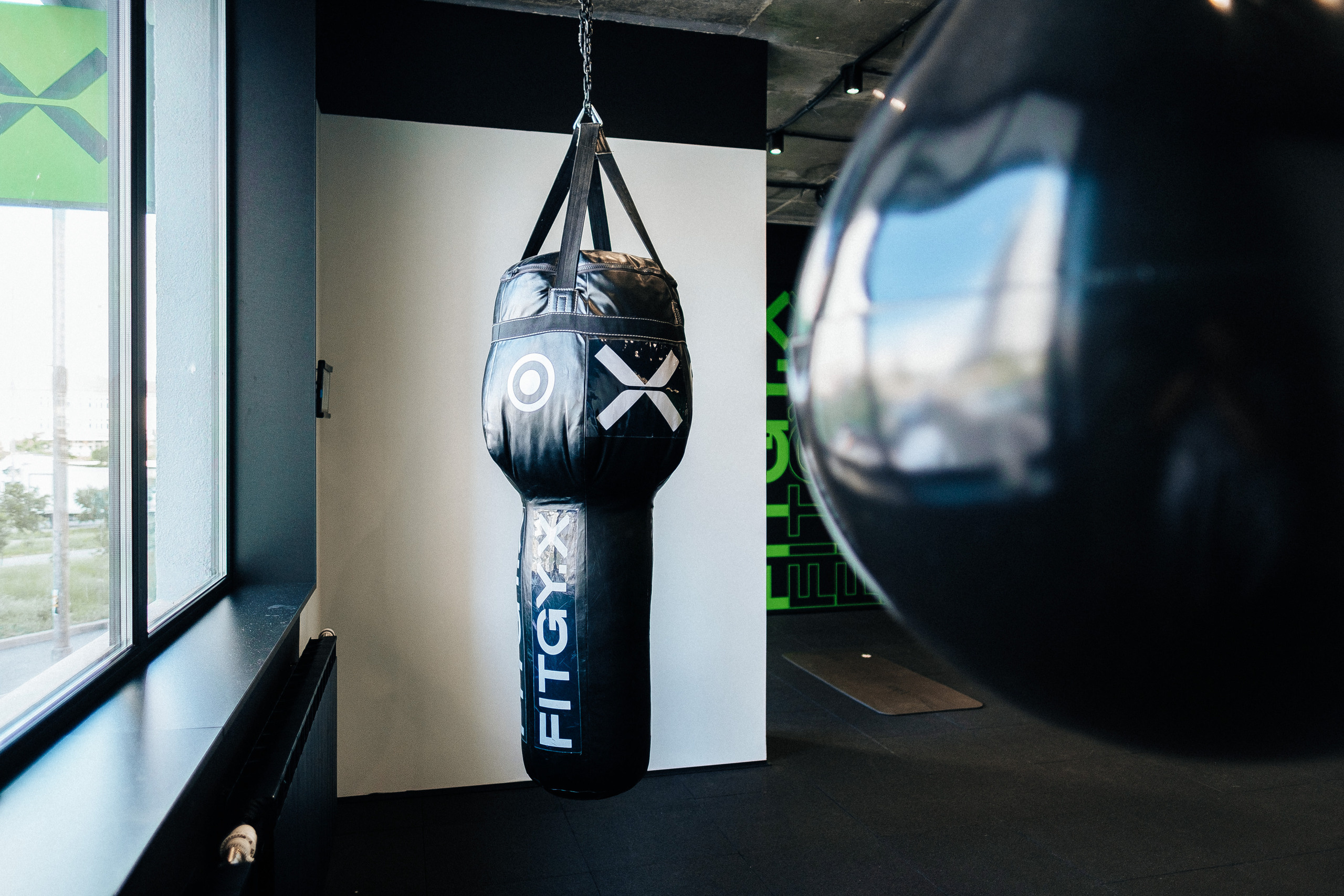 FitgyX контент 1 интерьер. Ivan Skufinsky — wedding and family photographer in Vancouver