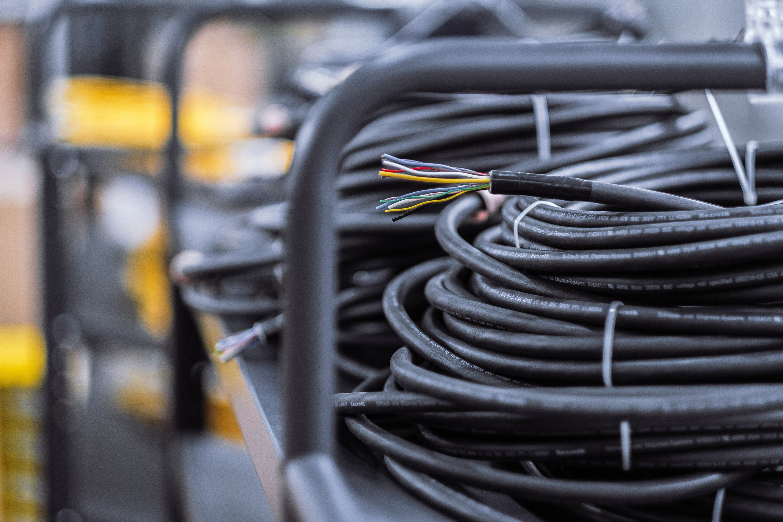 E & E Cable Solutions Factory. Ivan Skufinsky — wedding and family photographer in Vancouver