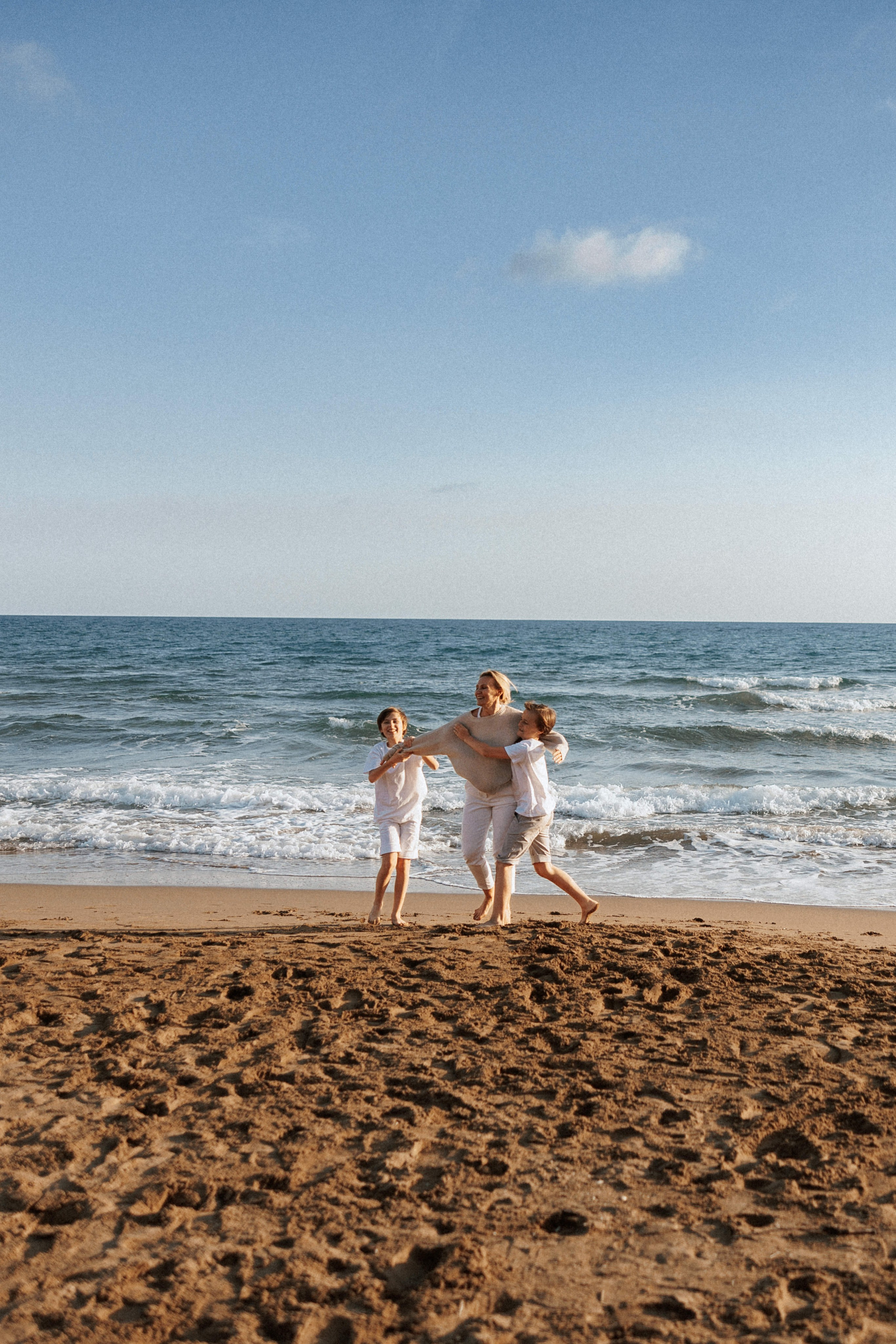 Family photo session on the beach in Vancouver BC Сanada. Twins. Ivan Skufinsky — wedding and family photographer in Vancouver