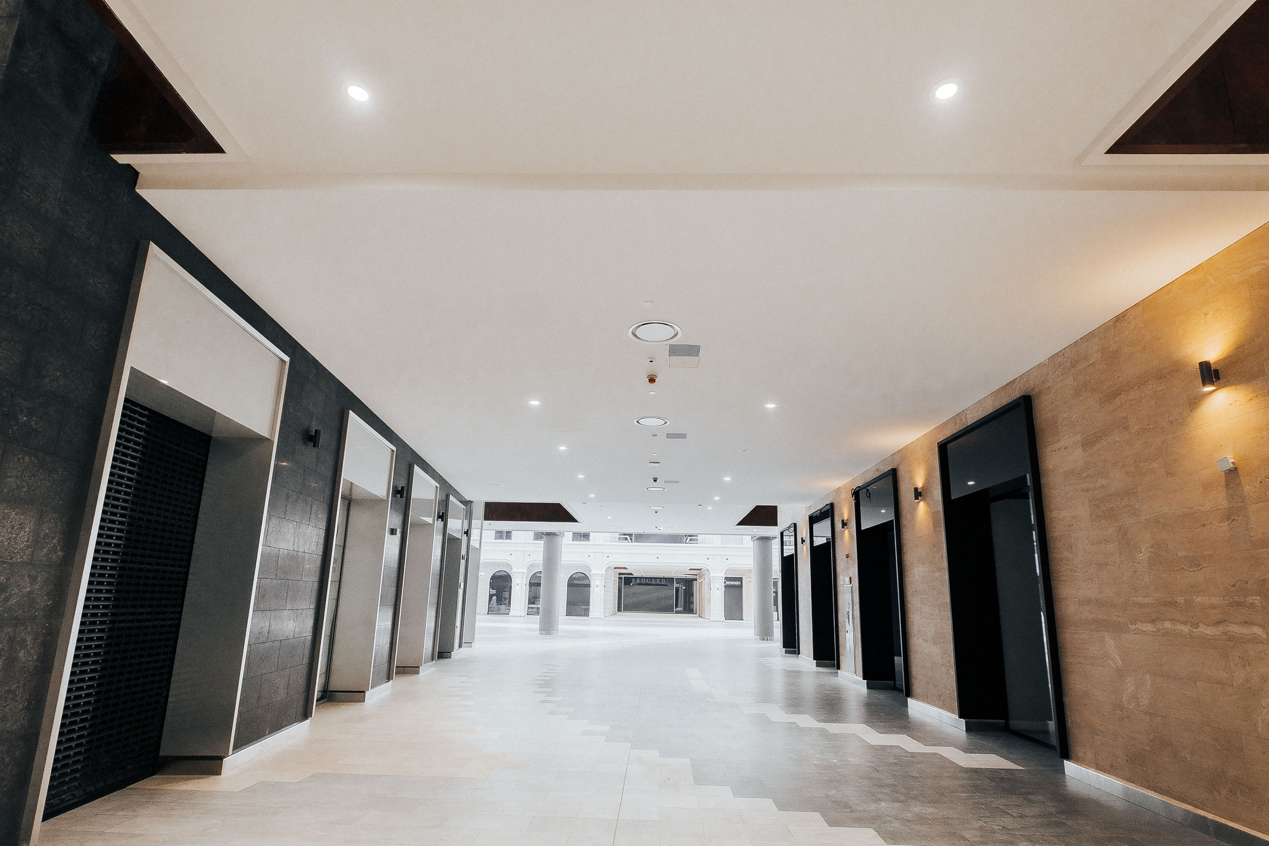 INTERIOR RETROVILLE. Ivan Skufinsky — wedding and family photographer in Vancouver