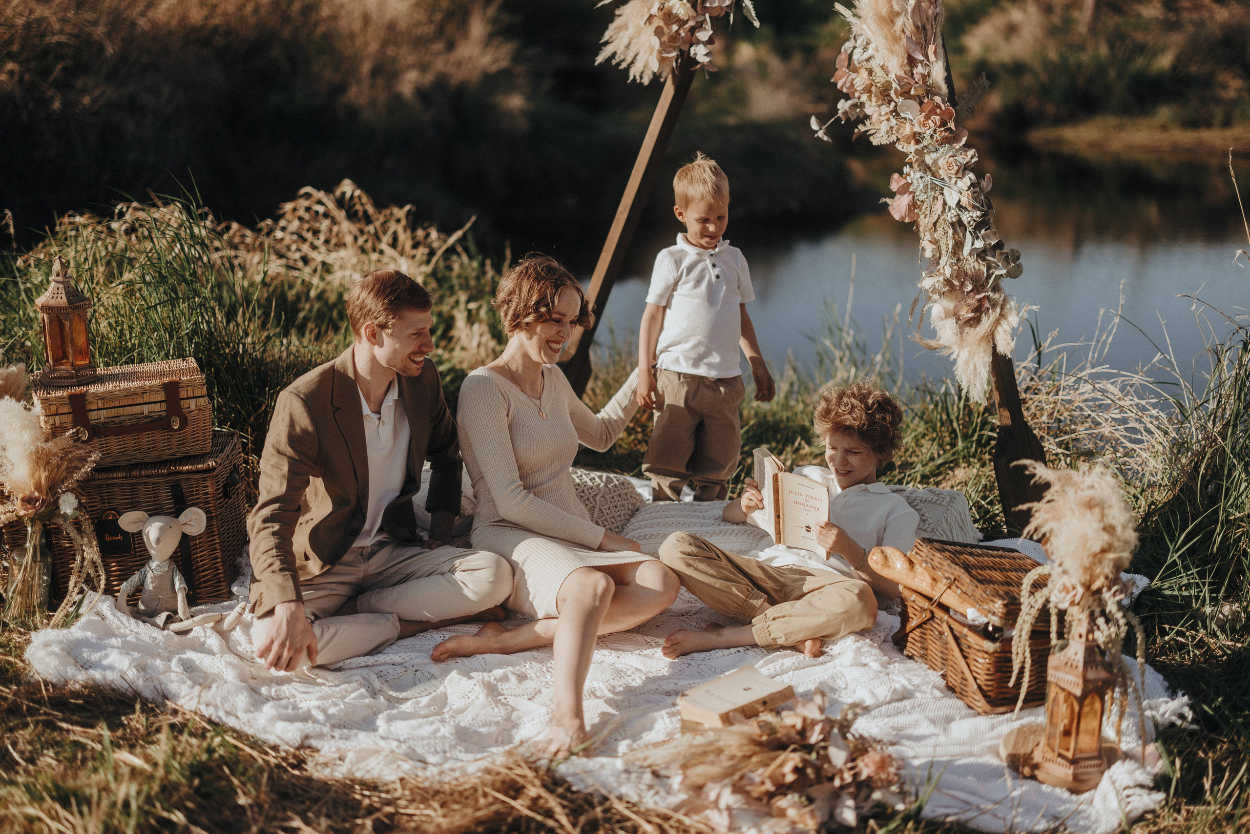 Family photo shoot at Pitt lake Vancouver BC. Ivan Skufinsky — wedding and family photographer in Vancouver