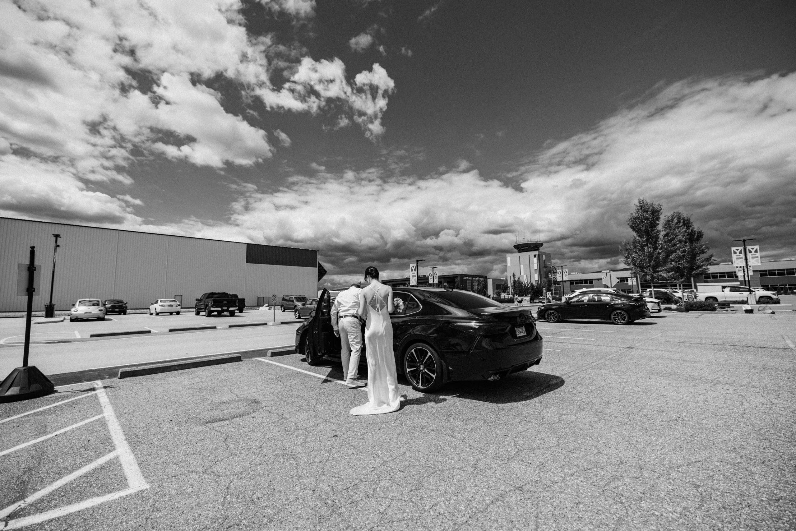 Sky-High Love: Stunning Vancouver Mountain Wedding Shoot by Helicopter. Ivan Skufinsky — wedding and family photographer in Vancouver