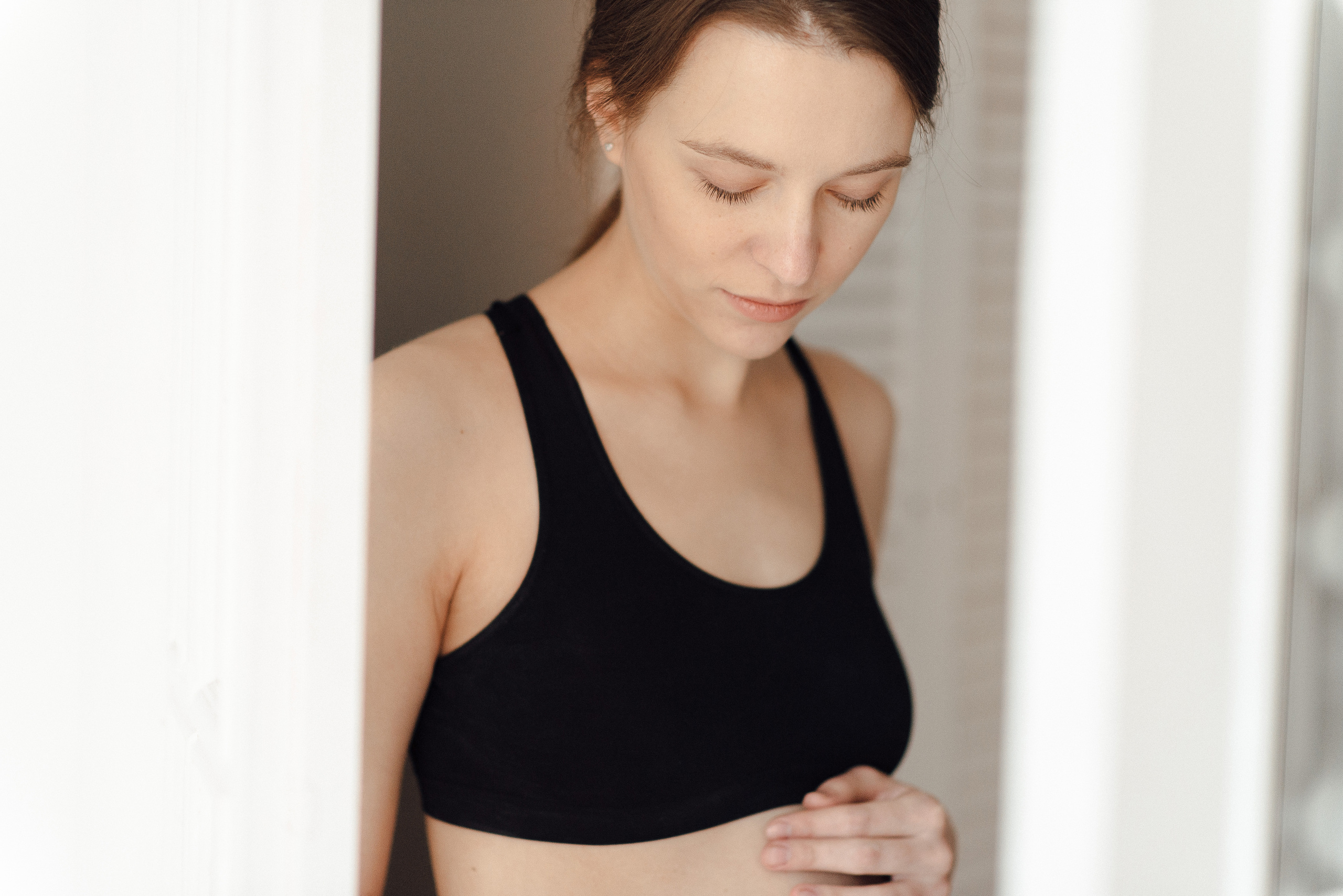 Pregnancy photo session in a photo studio with a dog. Ivan Skufinsky — wedding and family photographer in Vancouver