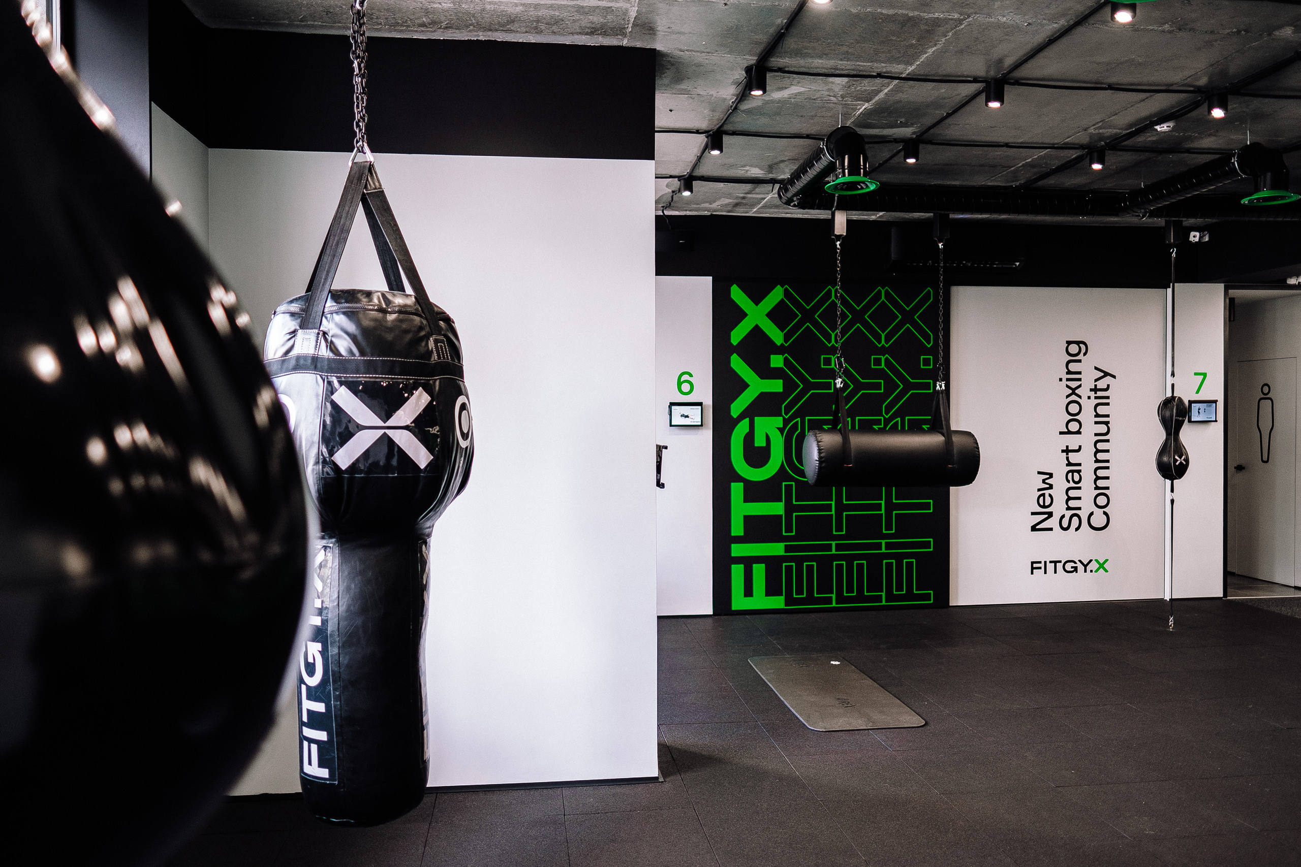 FitgyX контент 1 интерьер. Ivan Skufinsky — wedding and family photographer in Vancouver