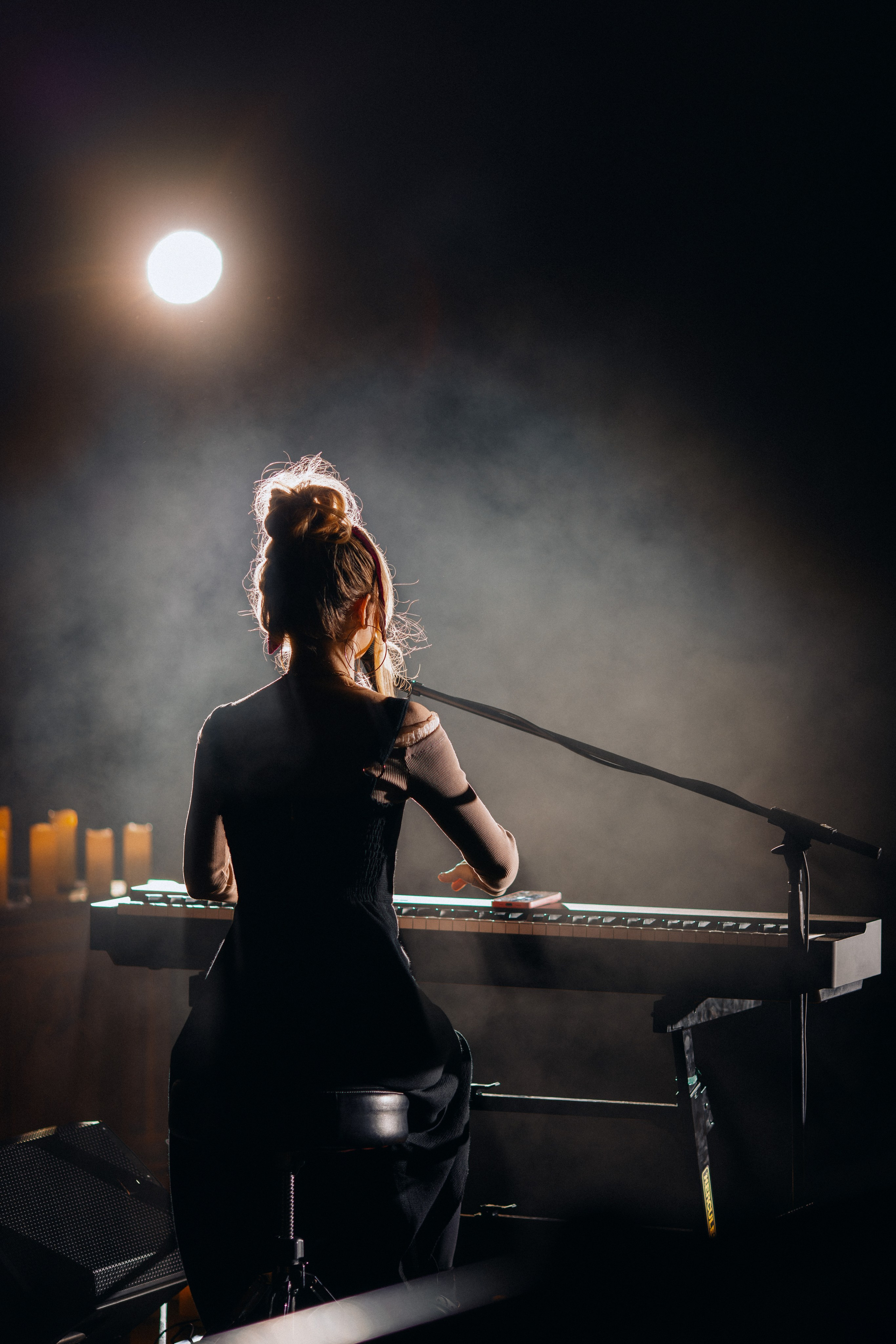 Live concert photography from Vivienne Mort in Vancouver 2025. Ivan Skufinsky — wedding and family photographer in Vancouver