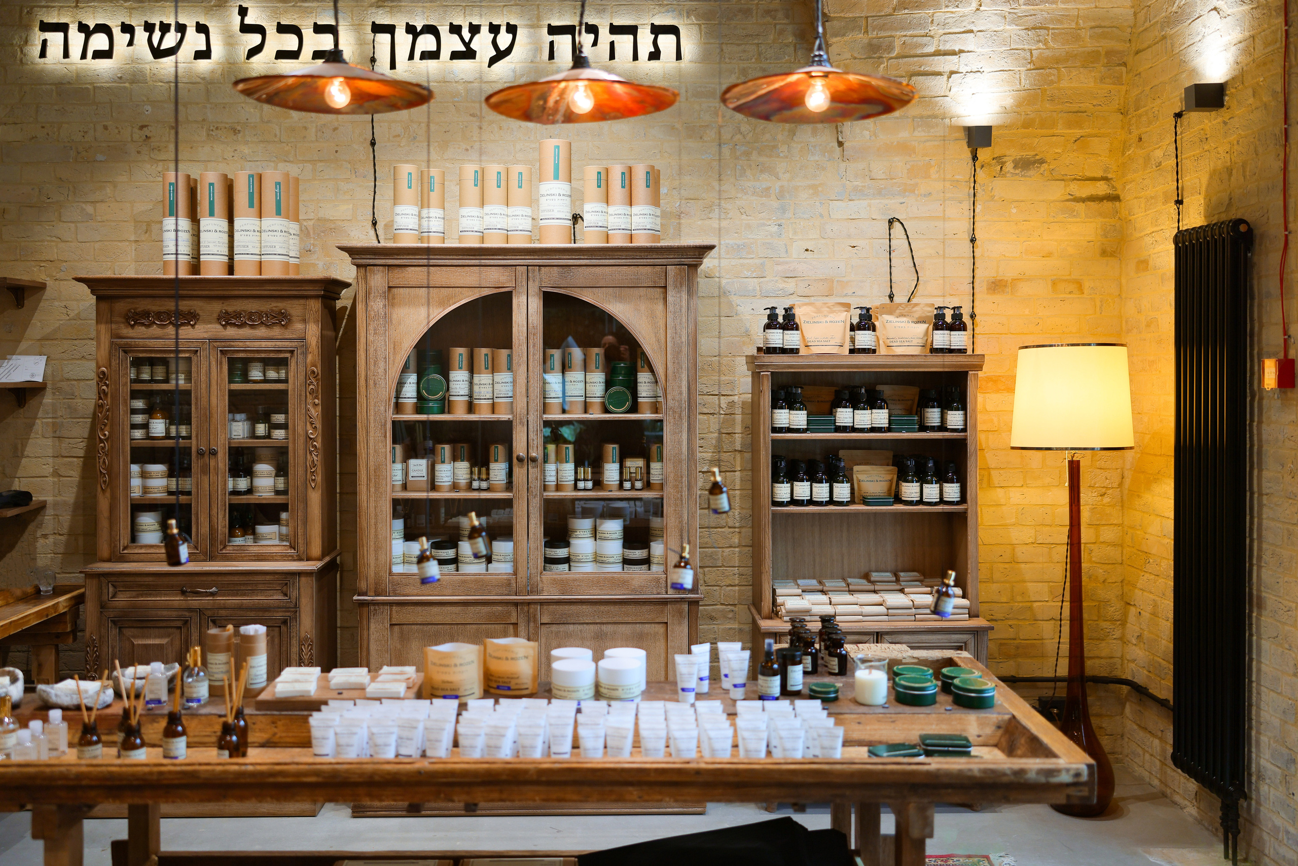 PERFUMERIE ZIELINSKI & ROZEN. Ivan Skufinsky — wedding and family photographer in Vancouver