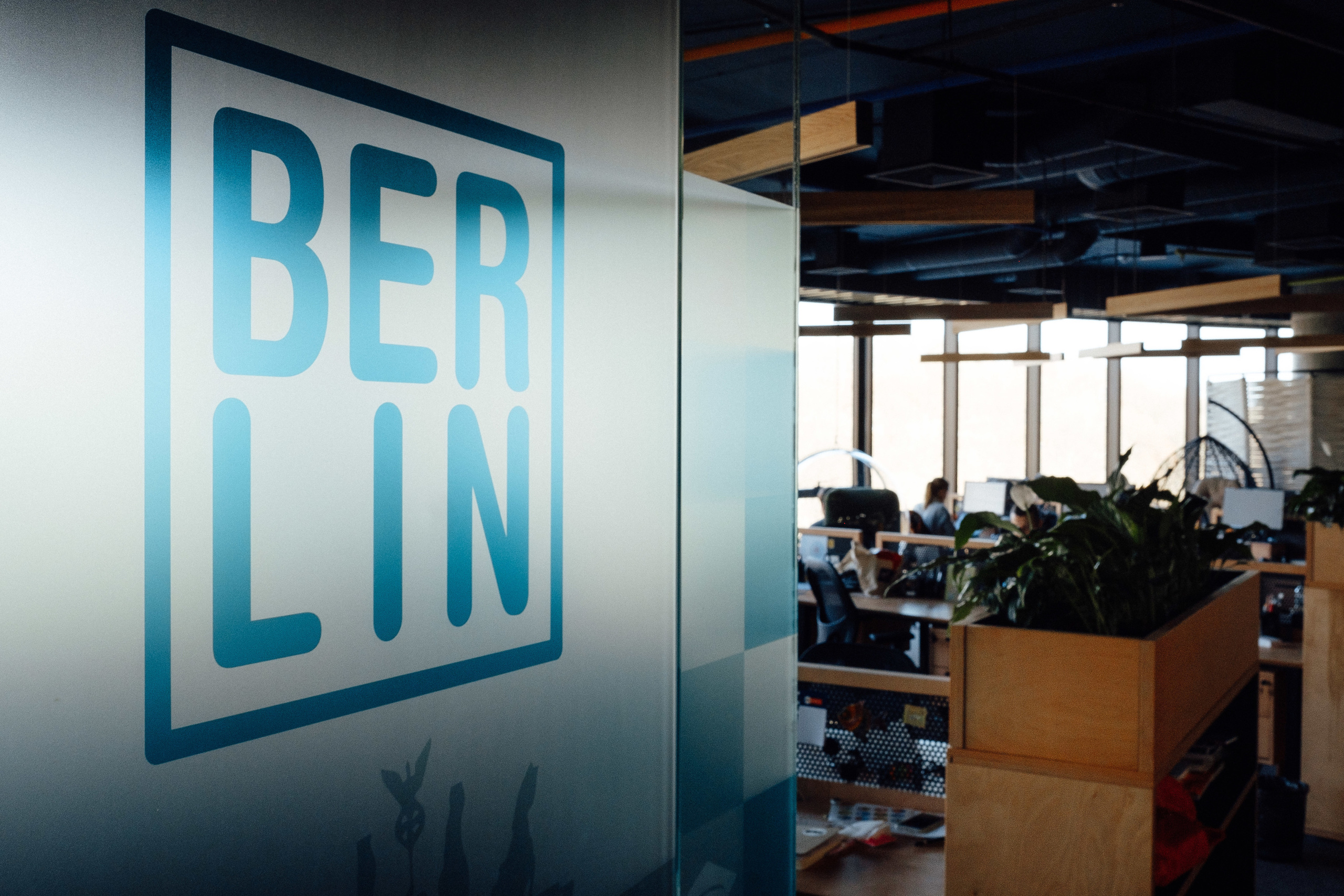 Фотоэкскурсия в компанию OLX. Ivan Skufinsky — wedding and family photographer in Vancouver