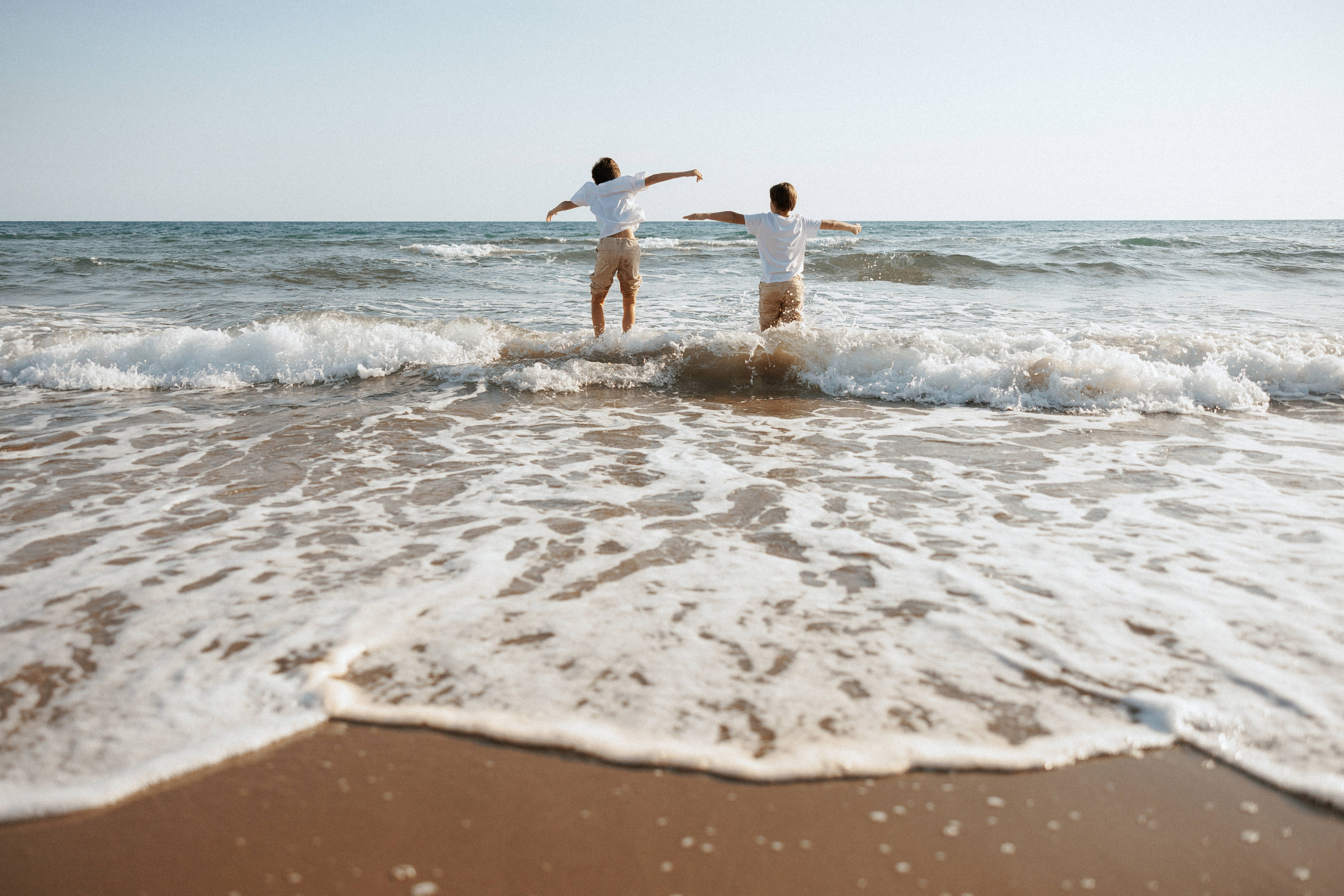 Family photo session on the beach in Vancouver BC Сanada. Twins. Ivan Skufinsky — wedding and family photographer in Vancouver