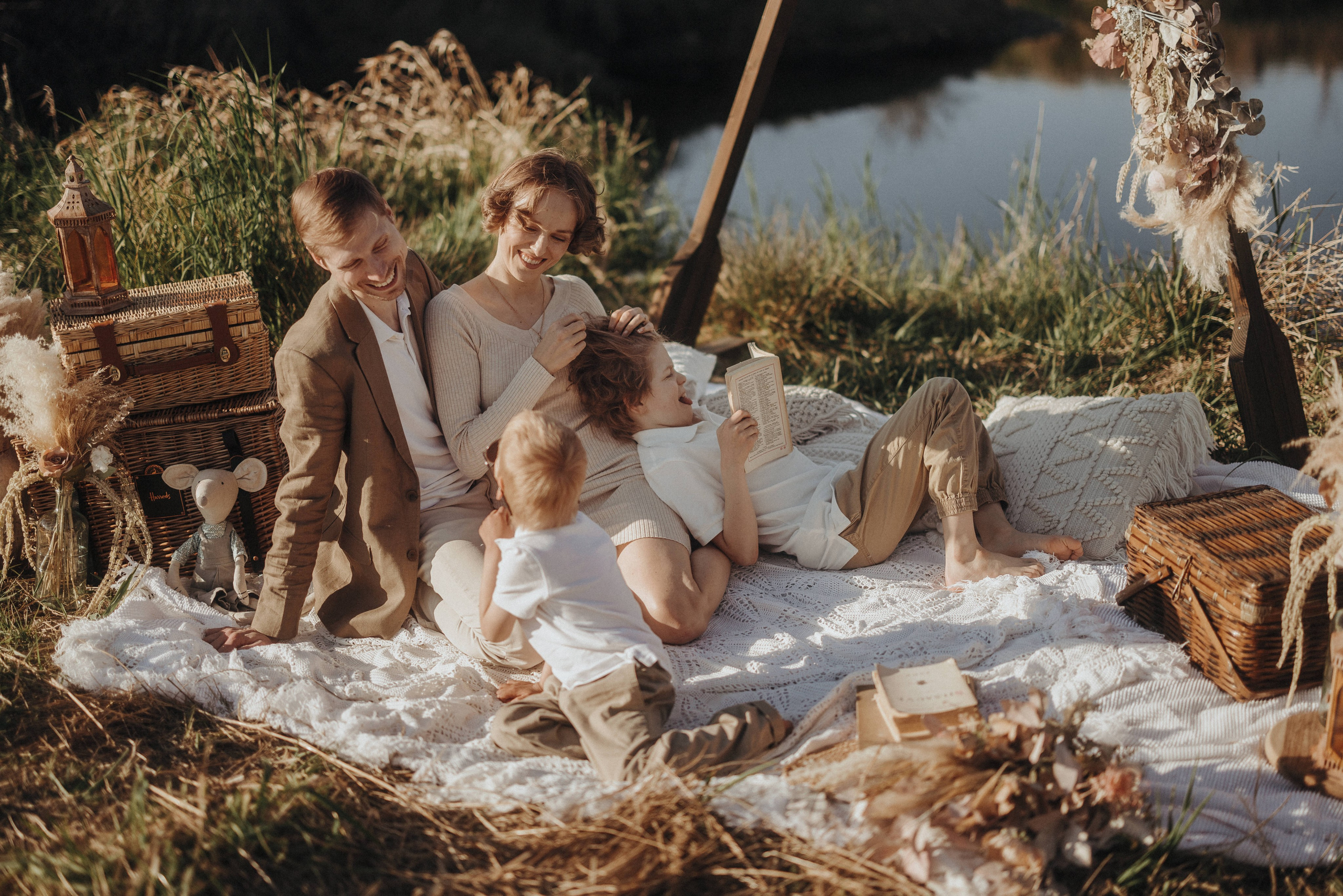 Family photo shoot at Pitt lake Vancouver BC. Ivan Skufinsky — wedding and family photographer in Vancouver