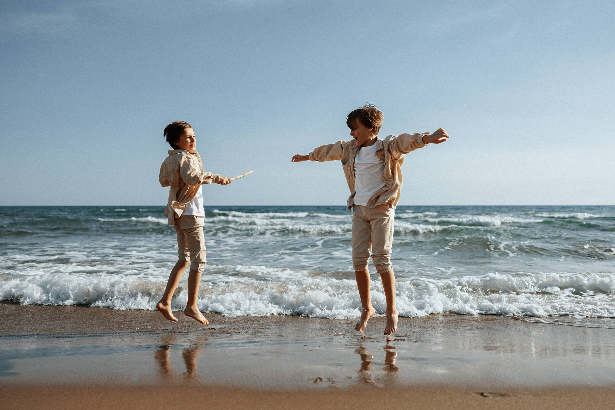 Family photo session on the beach in Vancouver BC Сanada. Twins. Ivan Skufinsky — wedding and family photographer in Vancouver