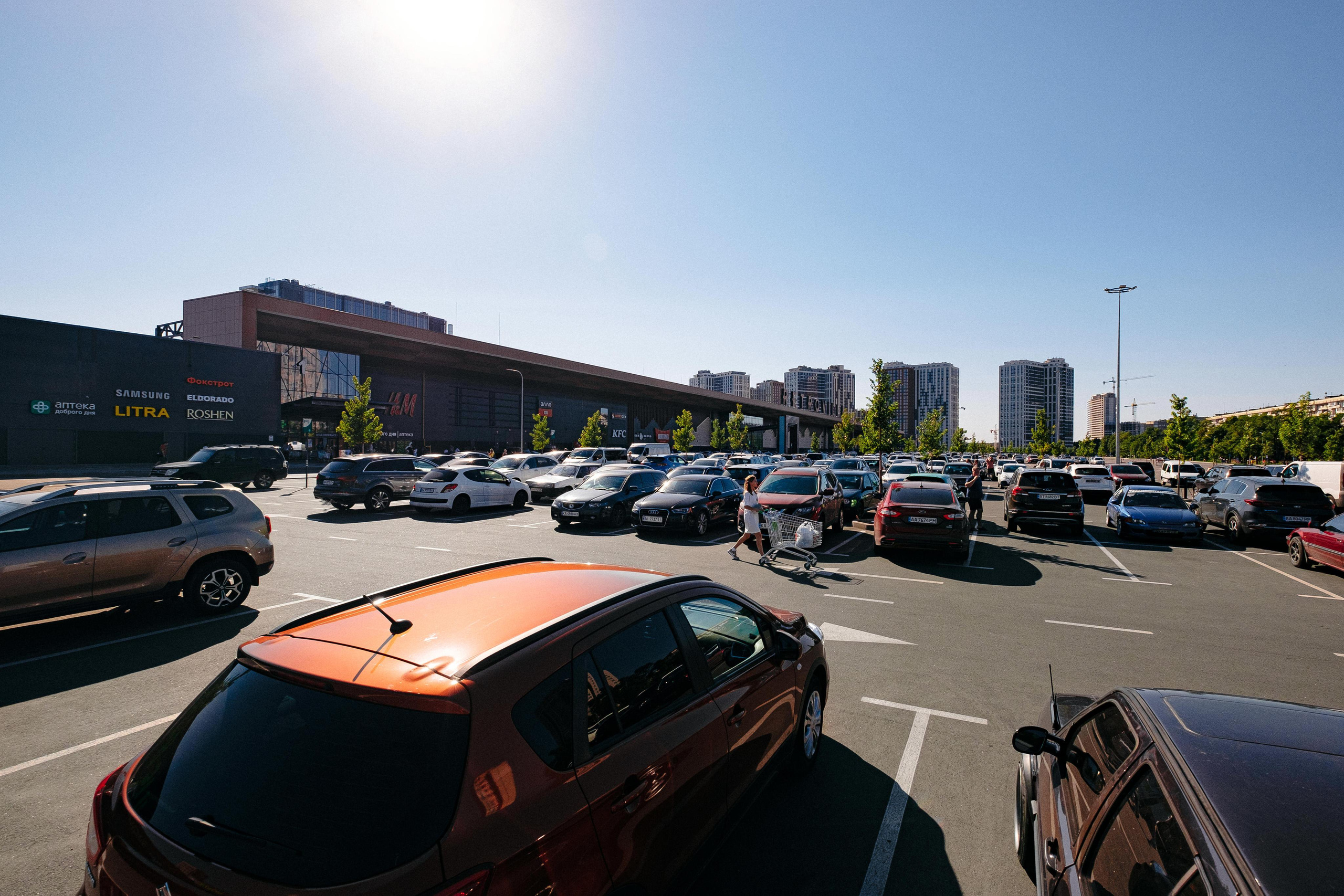 EXTERIER RETROVILLE. Ivan Skufinsky — wedding and family photographer in Vancouver