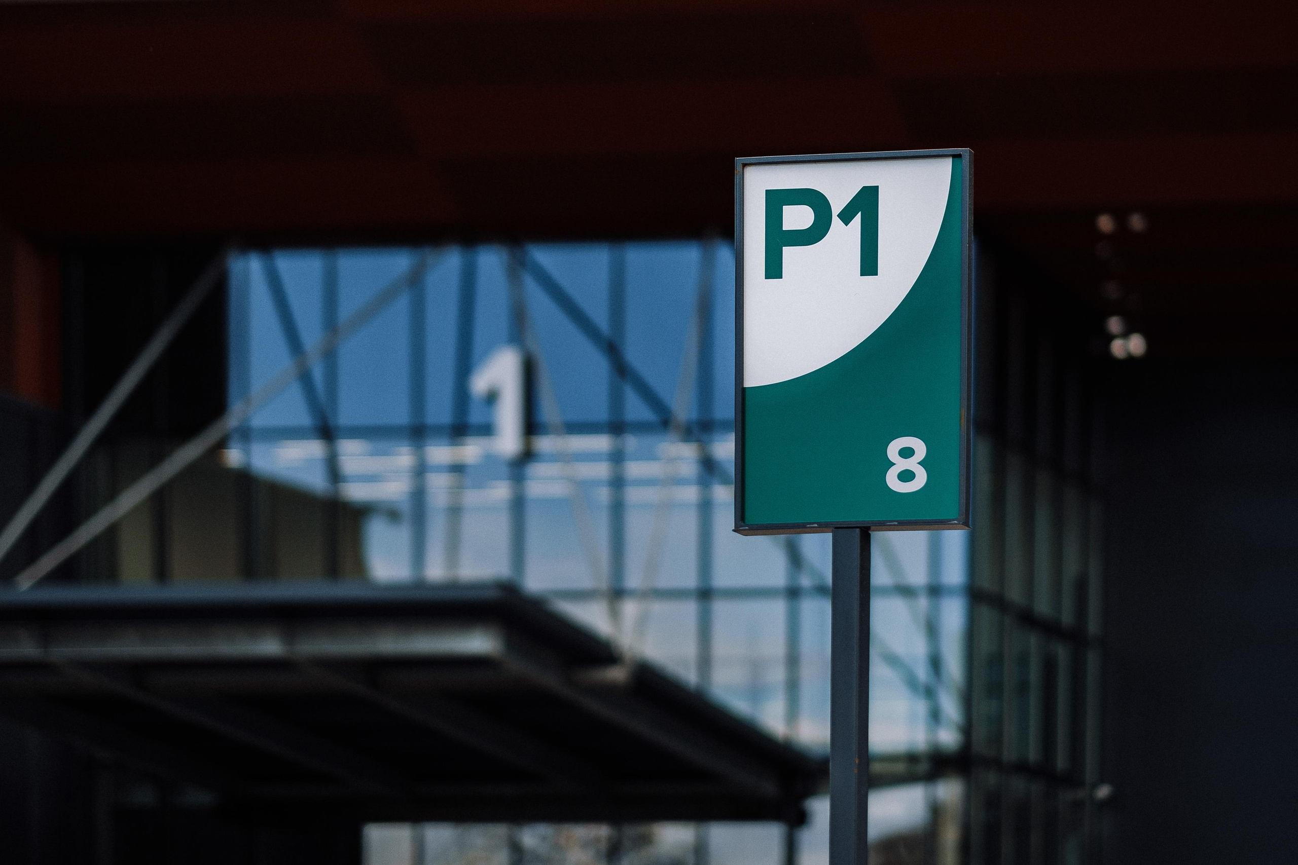 EXTERIER RETROVILLE. Ivan Skufinsky — wedding and family photographer in Vancouver