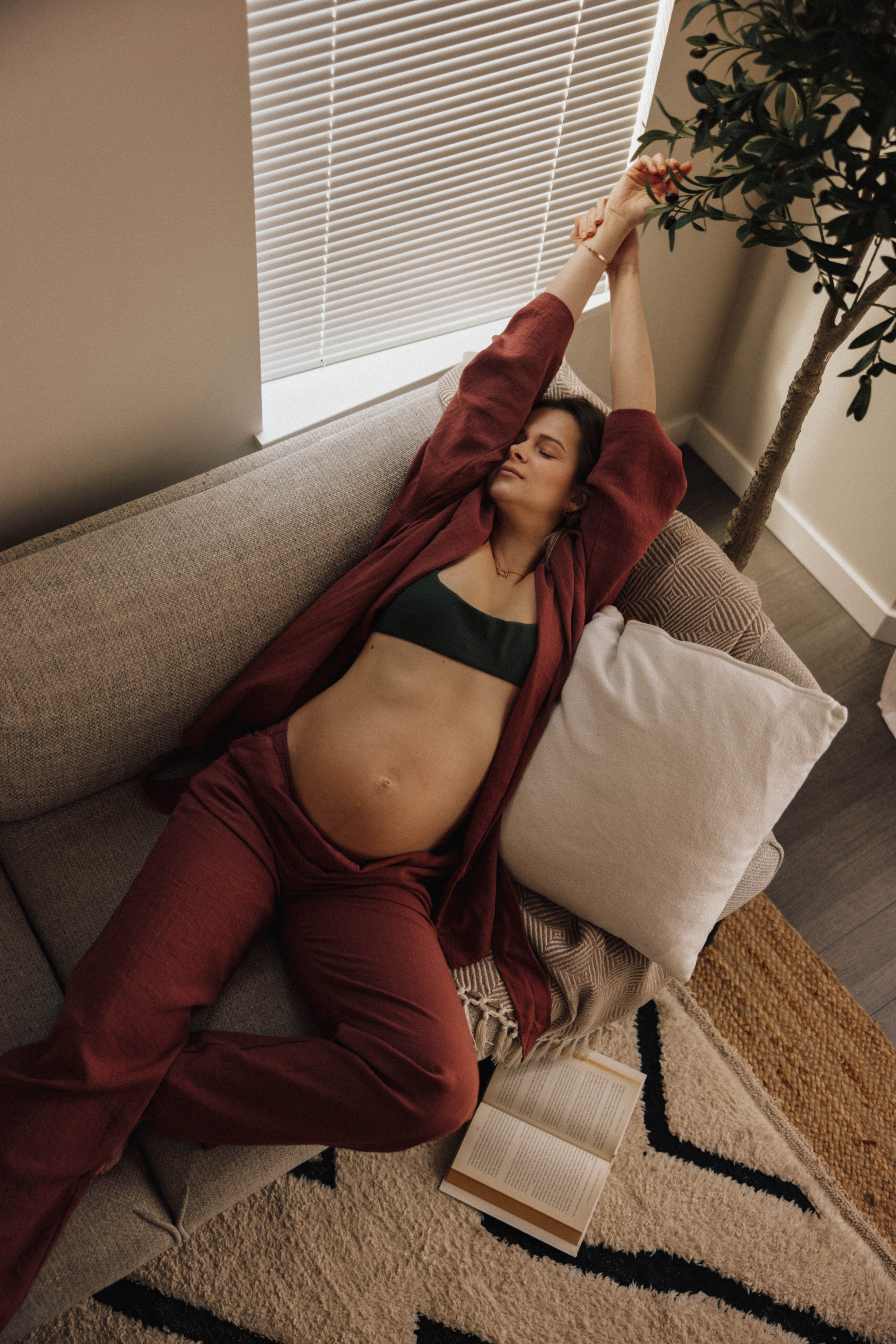 Pregnancy Home Story Vancouver. Ivan Skufinsky — wedding and family photographer in Vancouver