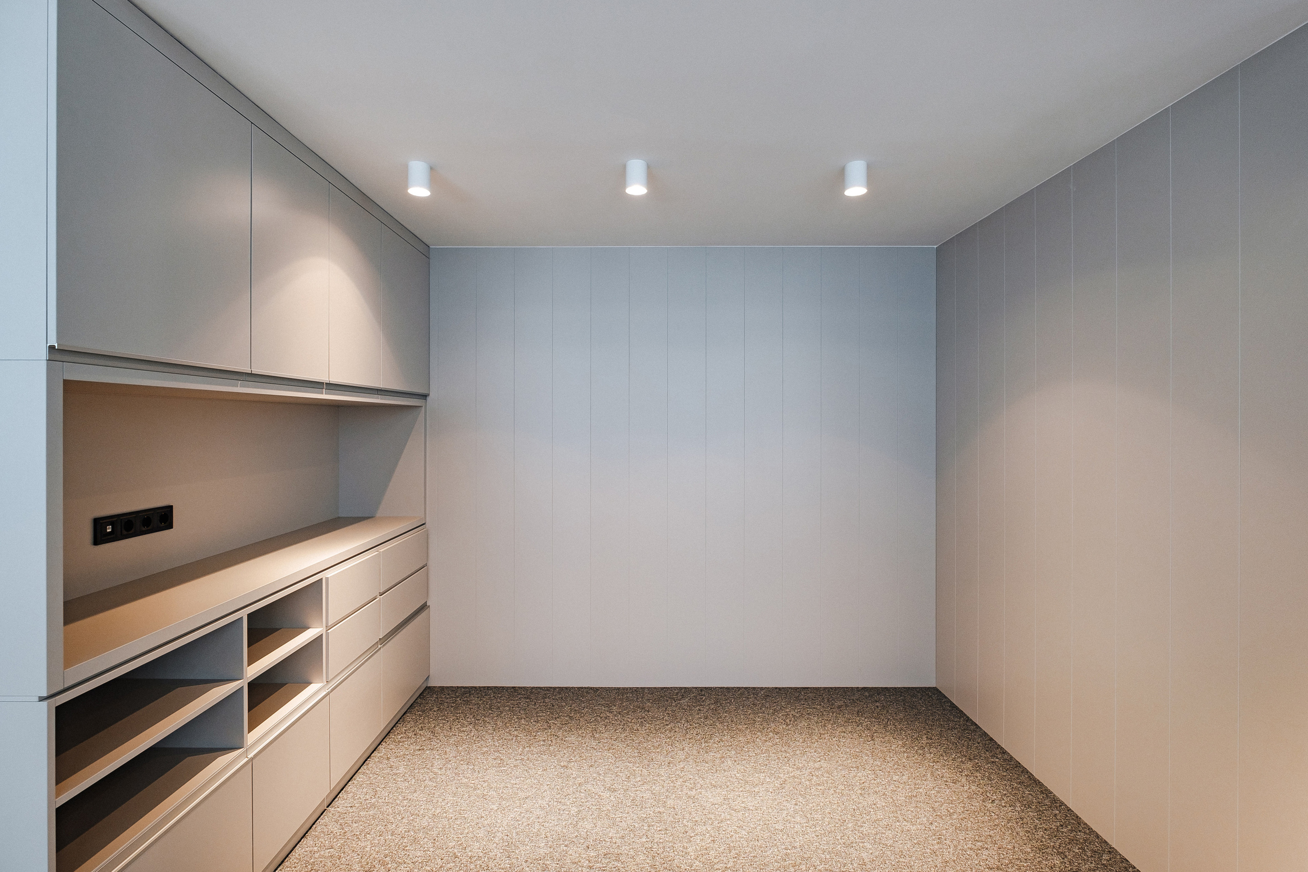 Interior photographer and videographer in Vancouver, BC, Canada. Ivan Skufinsky — wedding and family photographer in Vancouver