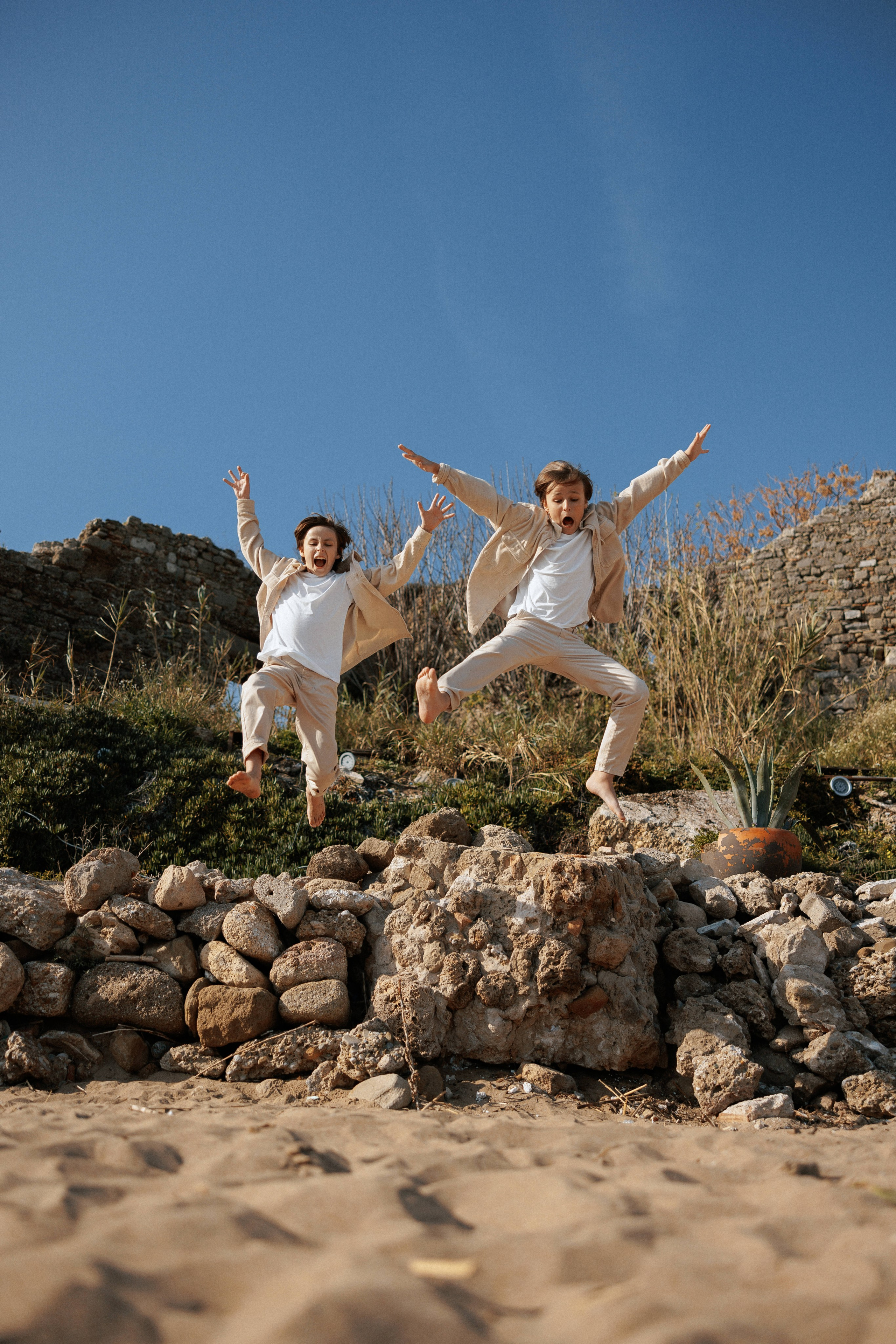 Family photo session on the beach in Vancouver BC Сanada. Twins. Ivan Skufinsky — wedding and family photographer in Vancouver